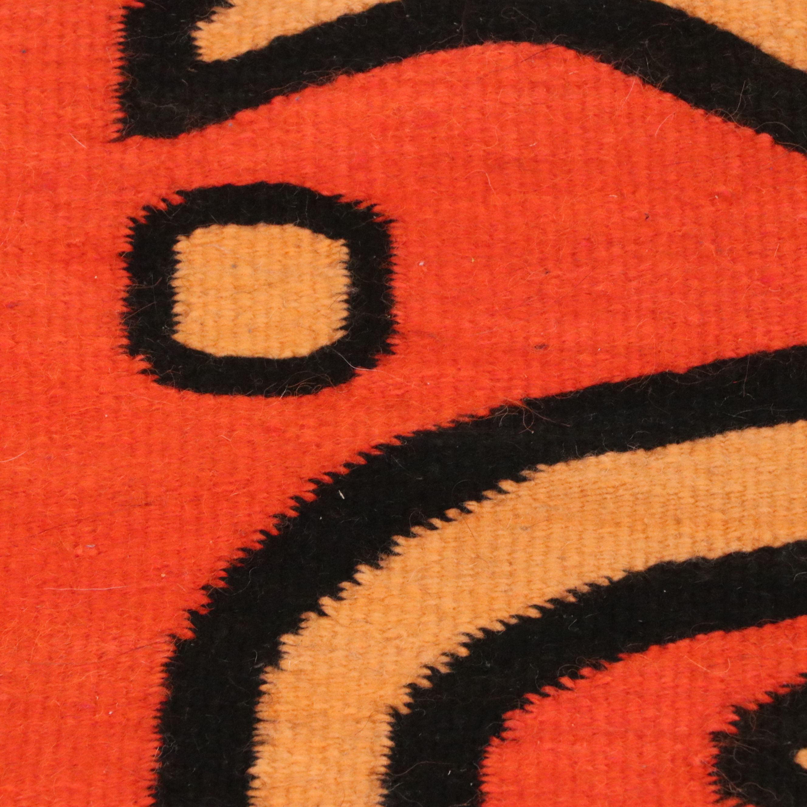 1'5 x 2'7 Handwoven Ecuadorian Pictorial Accent Rug