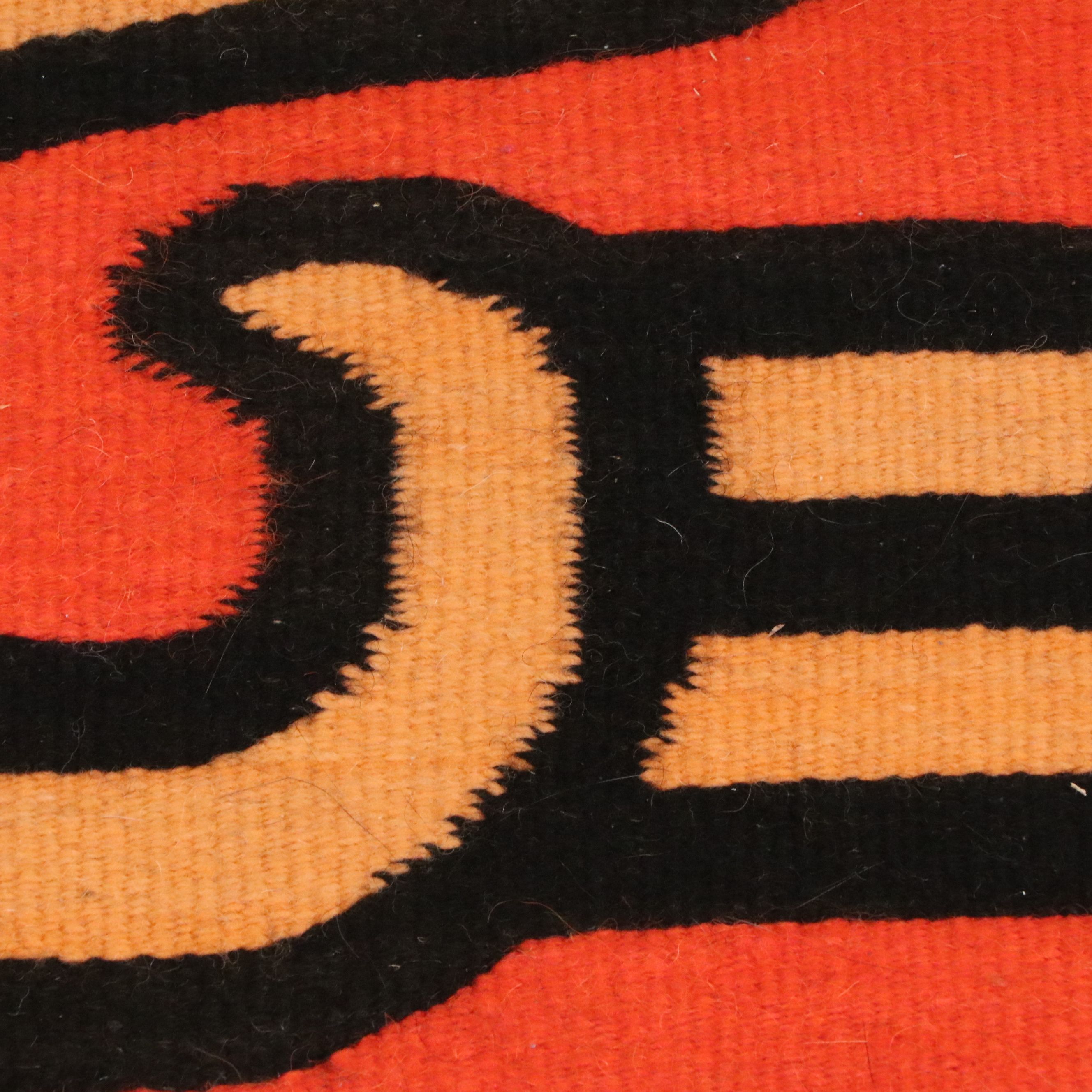 1'5 x 2'7 Handwoven Ecuadorian Pictorial Accent Rug