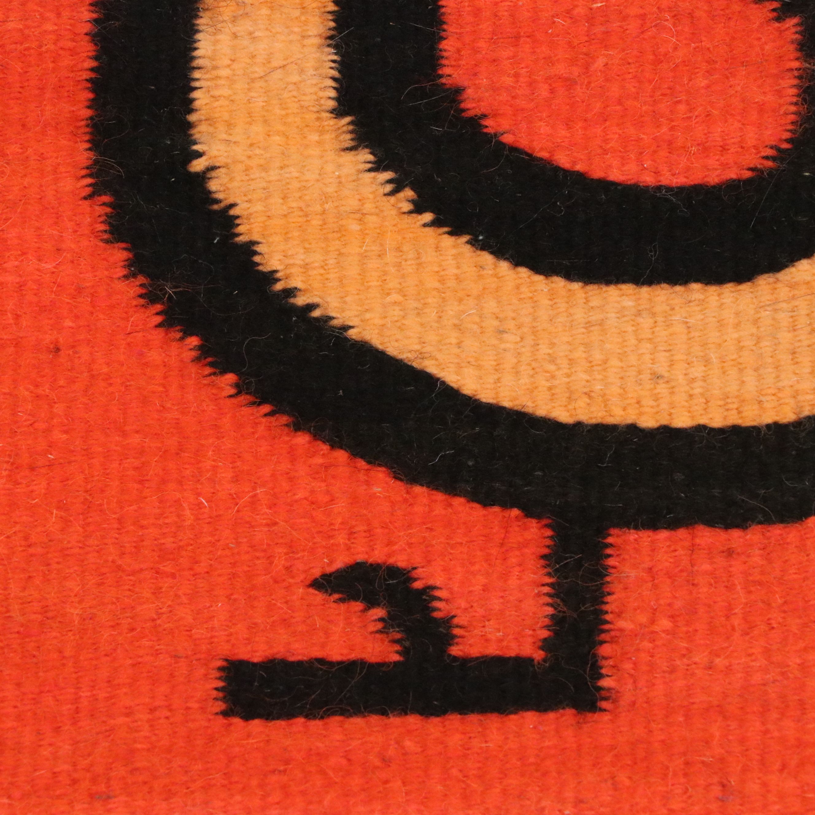 1'5 x 2'7 Handwoven Ecuadorian Pictorial Accent Rug