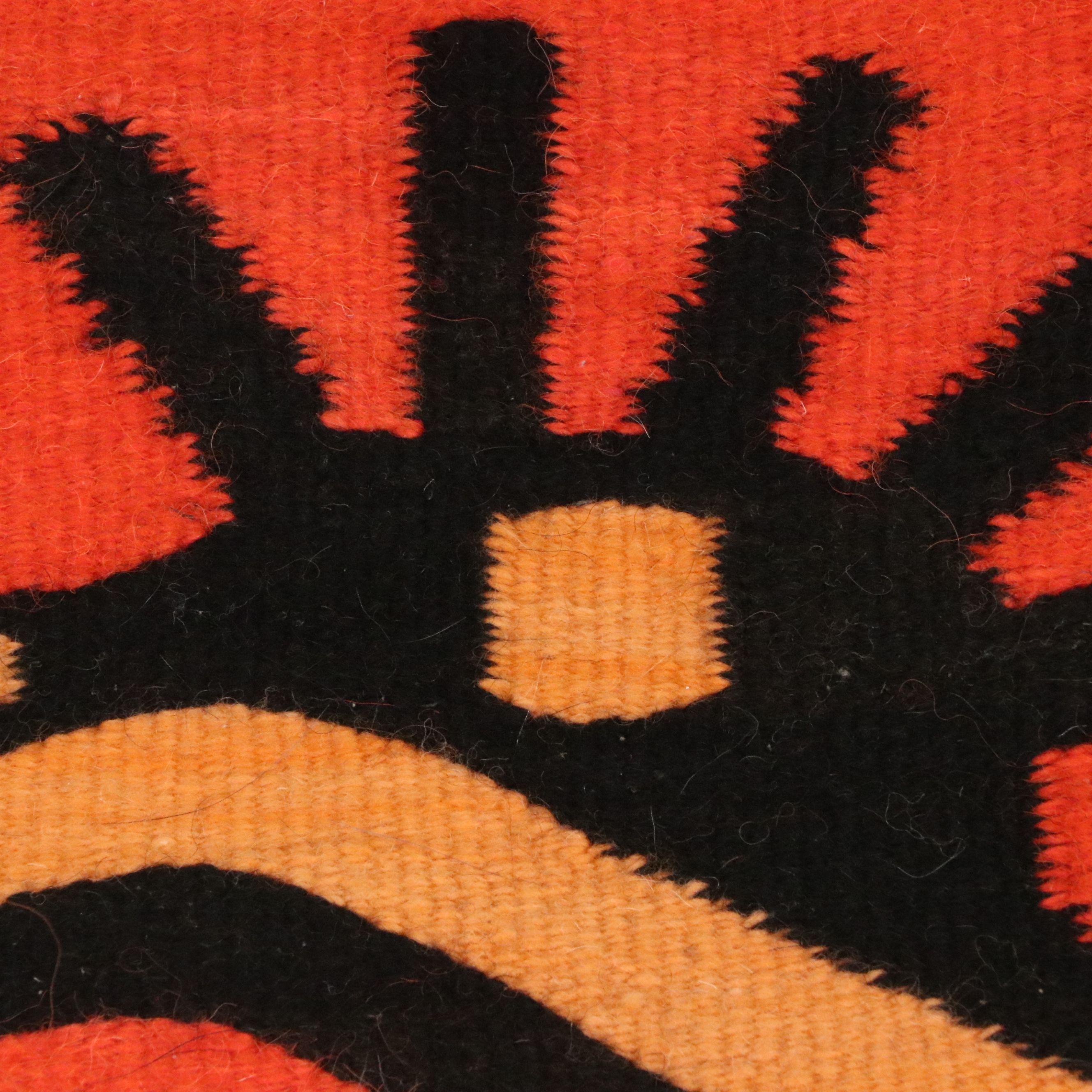 1'5 x 2'7 Handwoven Ecuadorian Pictorial Accent Rug