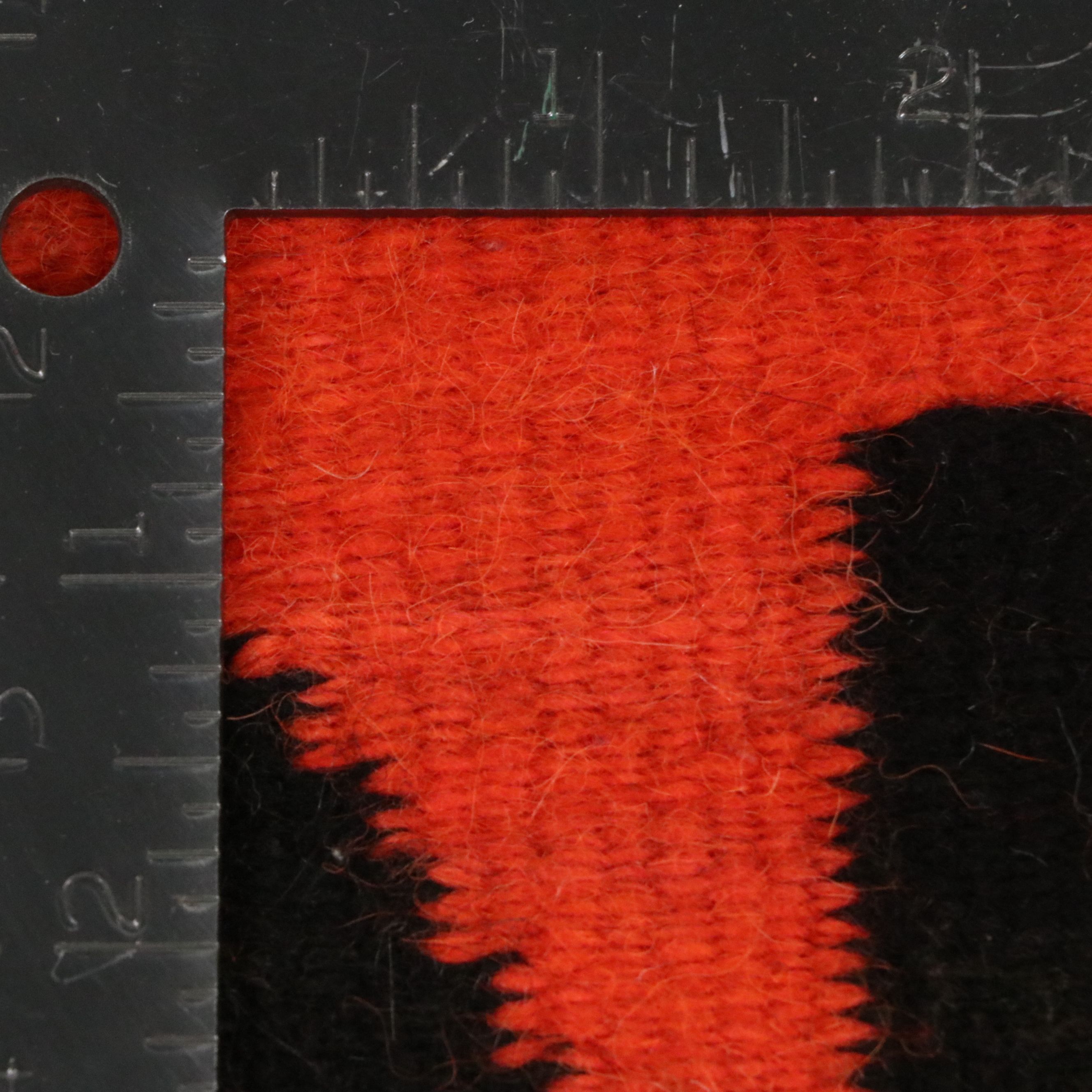 1'5 x 2'7 Handwoven Ecuadorian Pictorial Accent Rug