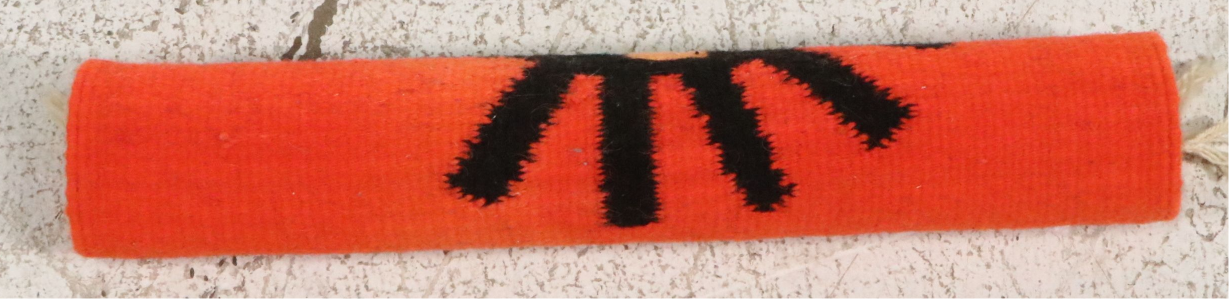 1'5 x 2'7 Handwoven Ecuadorian Pictorial Accent Rug