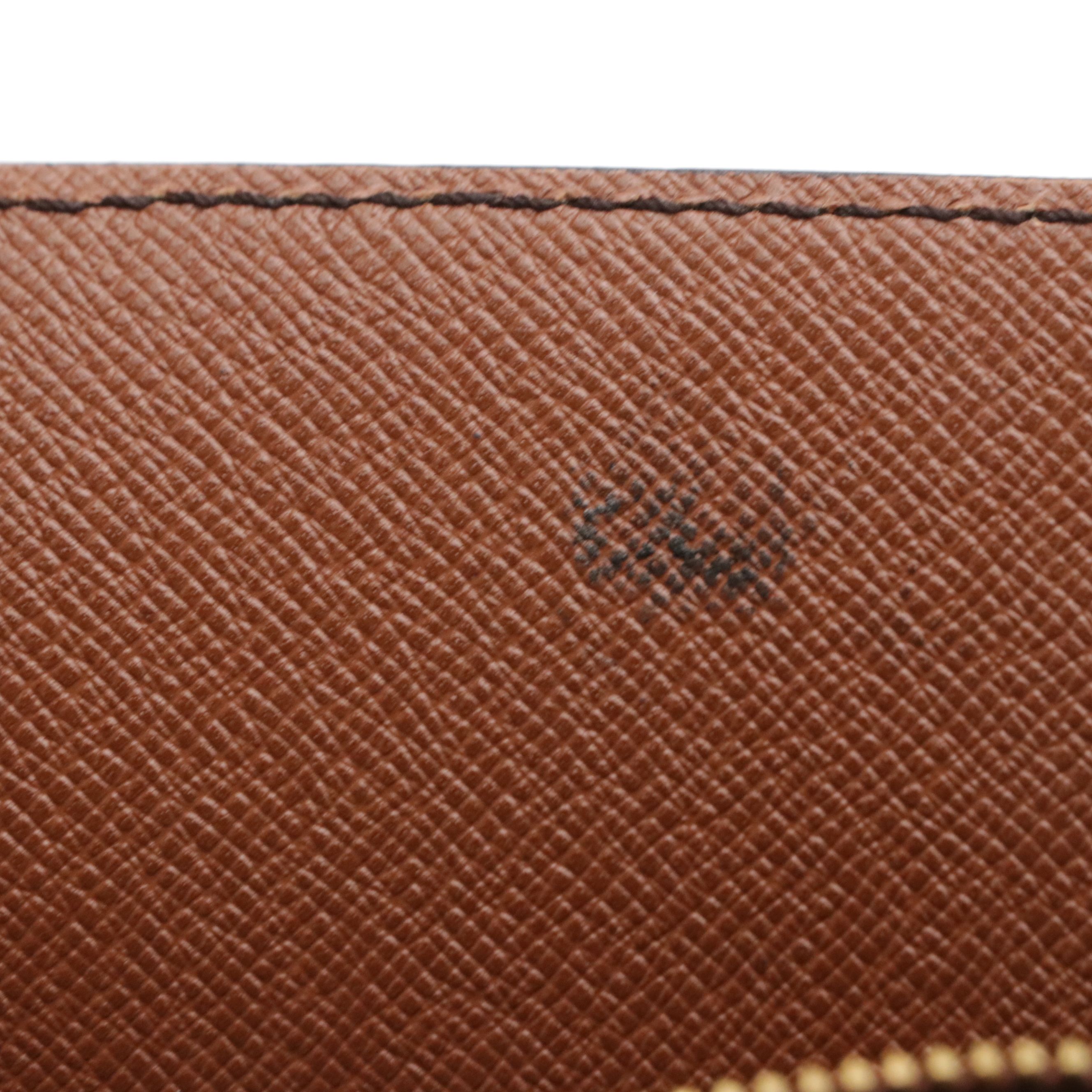 Louis Vuitton Monceau 28 Bag in Monogram Canvas and Leather