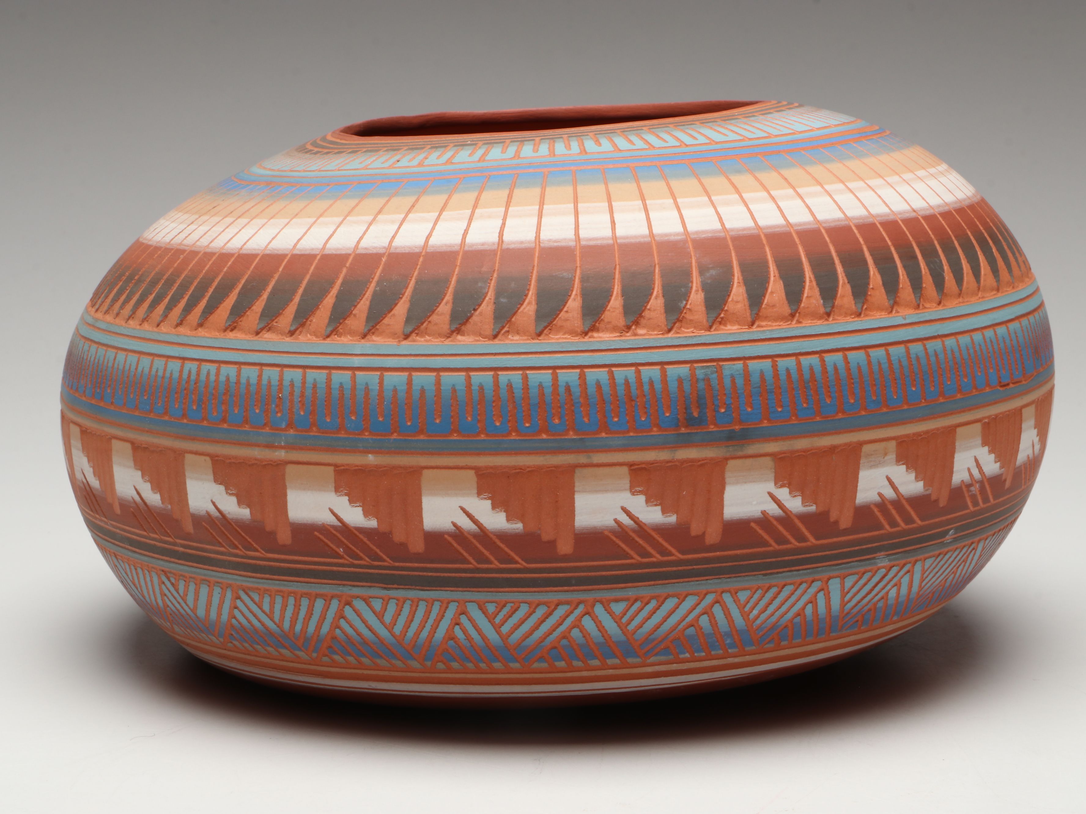 Johnny Williams Navajo Sgraffito Pottery Vase