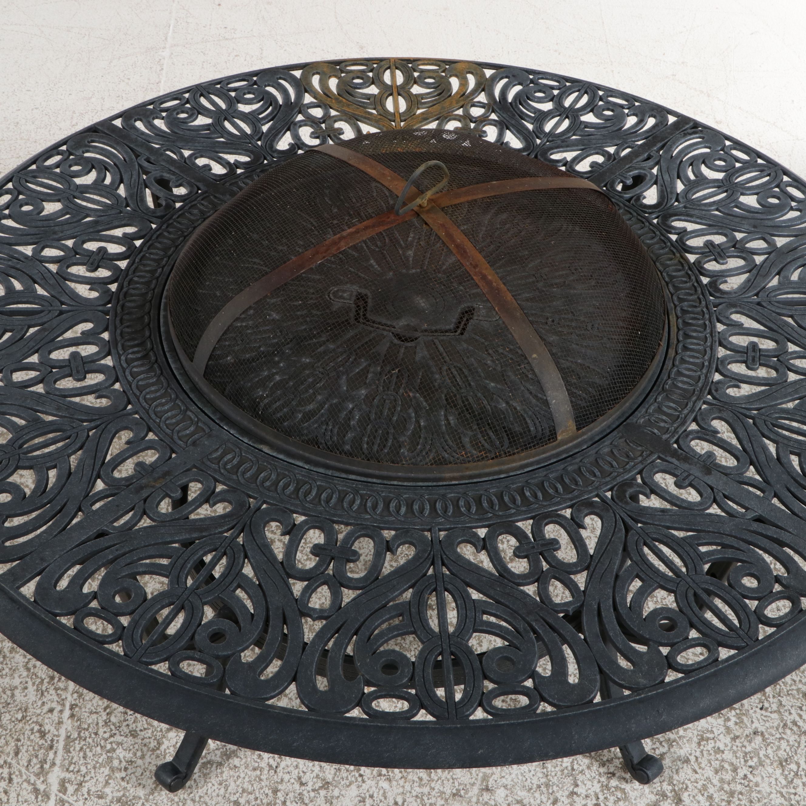 Outdoor Round Fire Pit Table