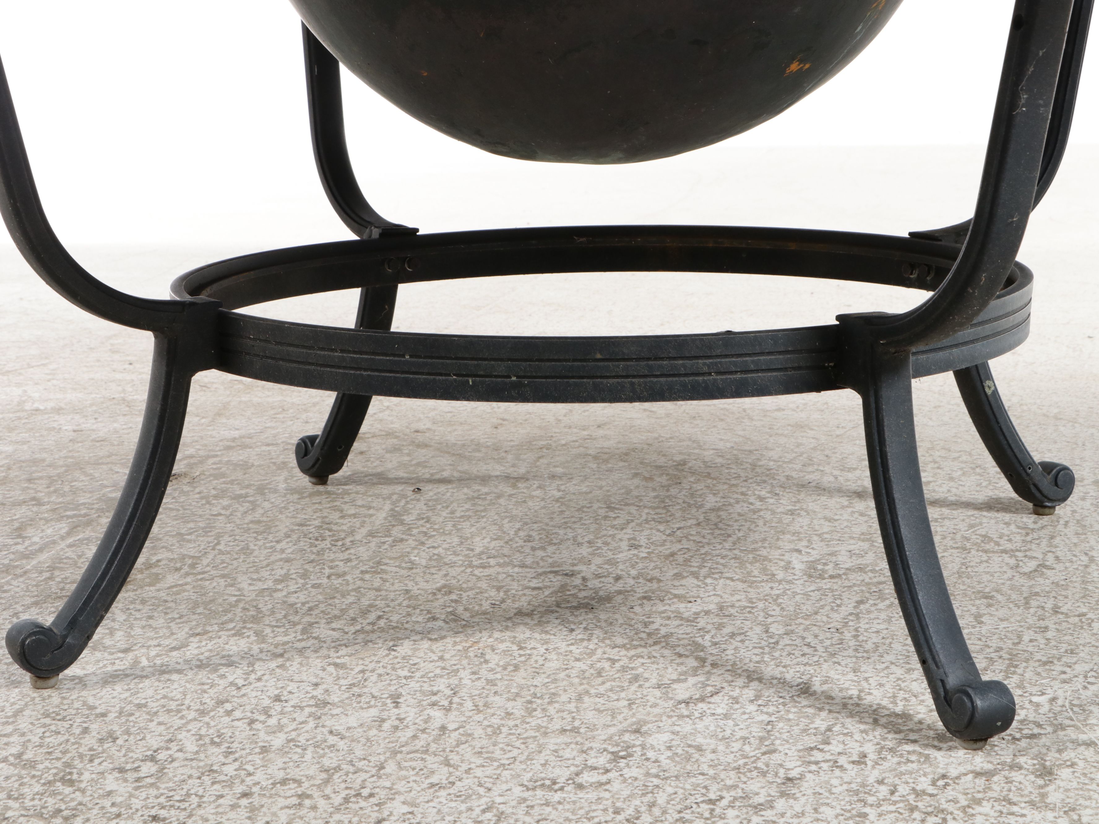 Outdoor Round Fire Pit Table