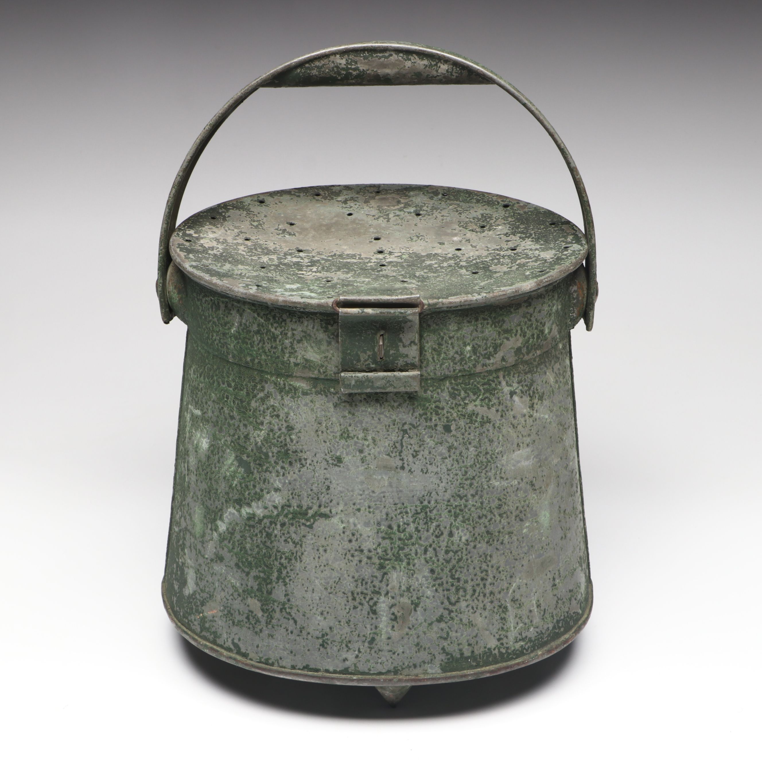 Lidded Metal Fishing Bait Bucket