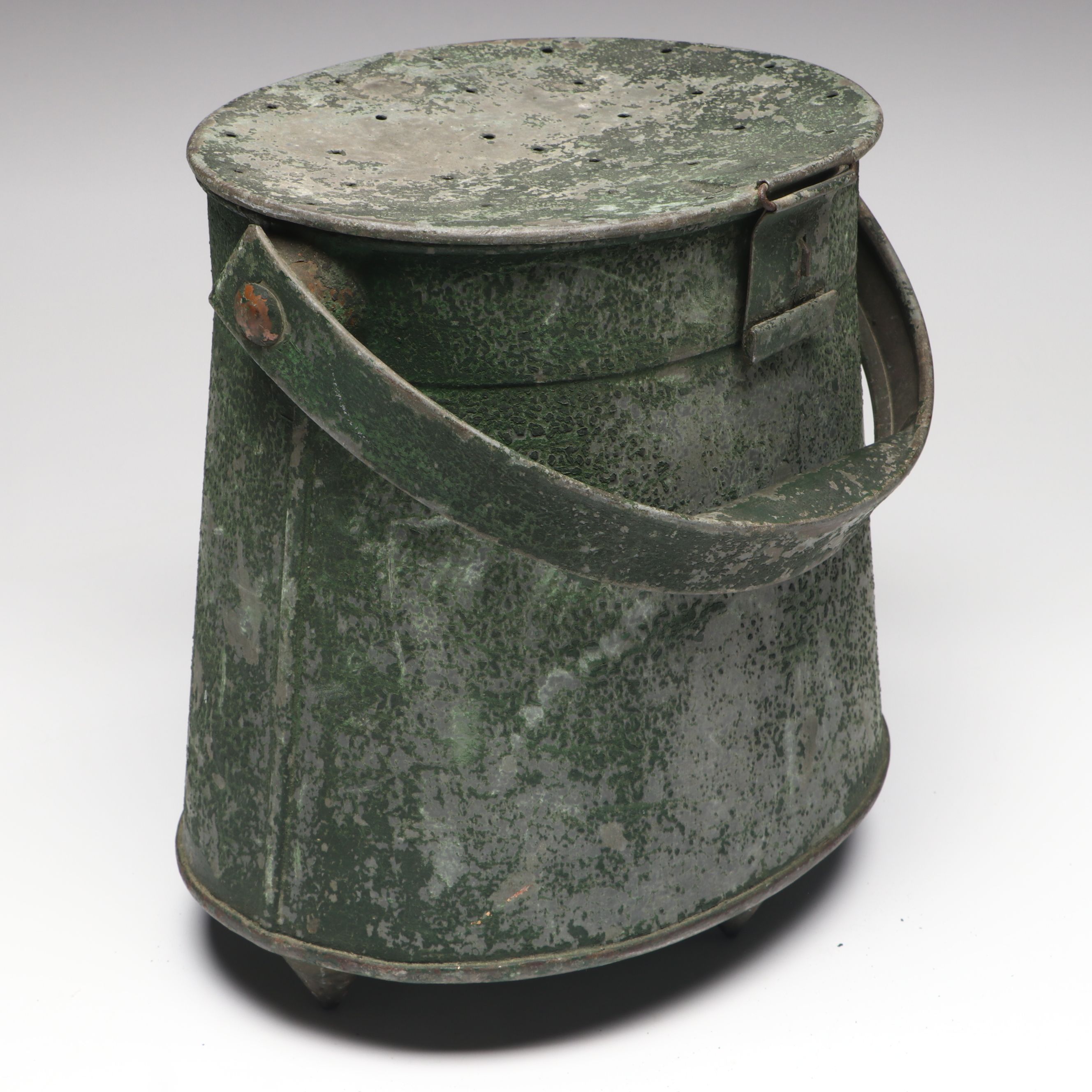 Lidded Metal Fishing Bait Bucket