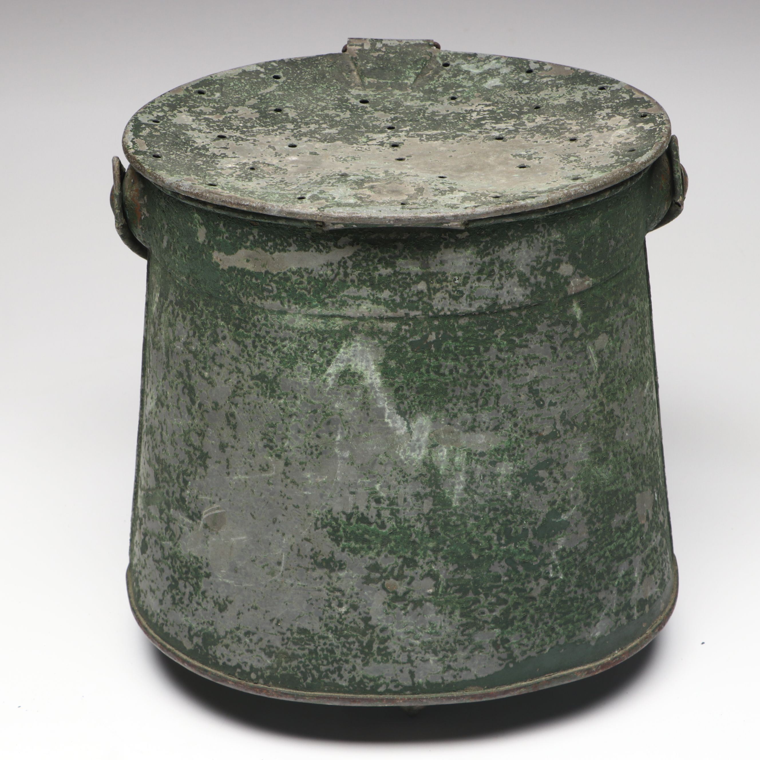 Lidded Metal Fishing Bait Bucket