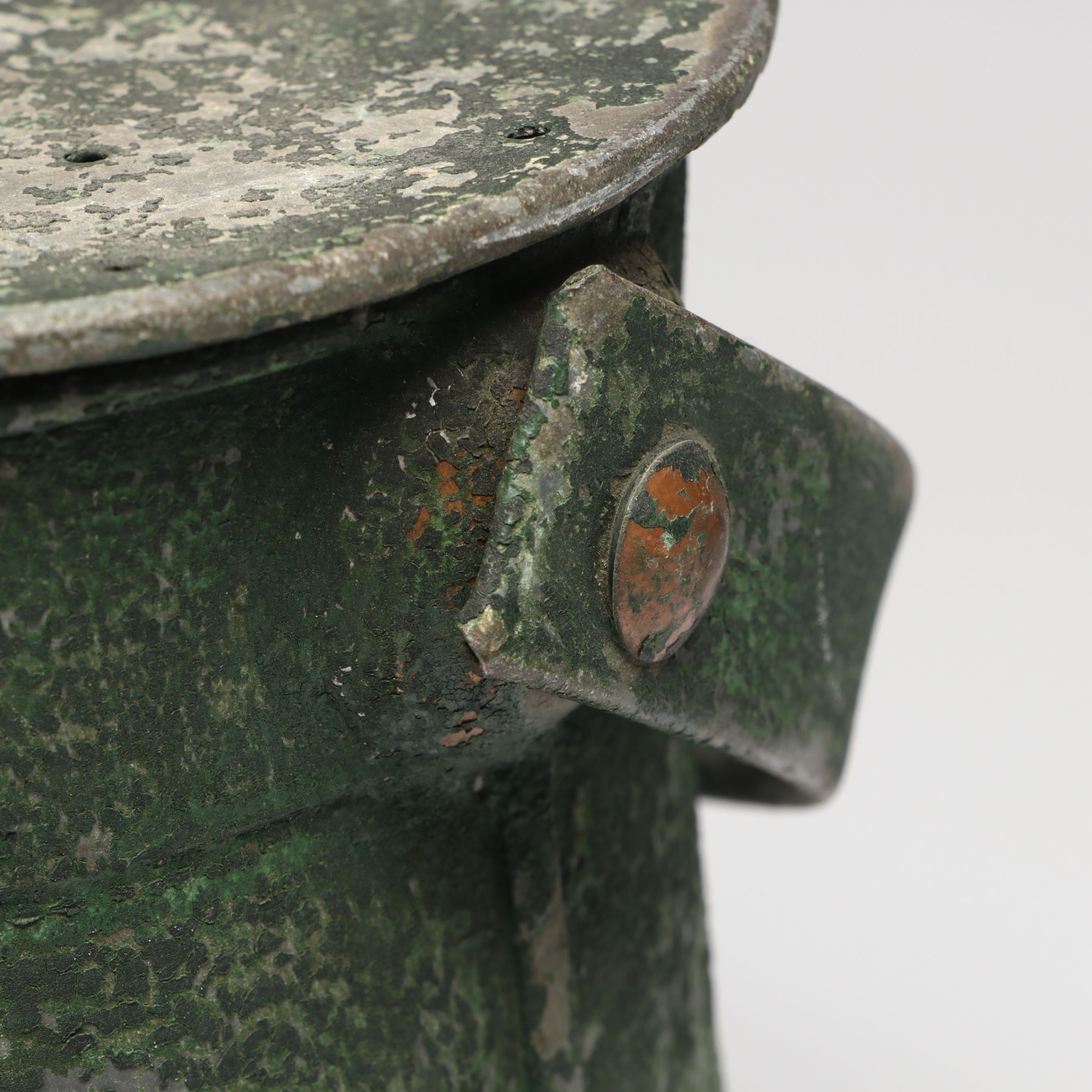 Lidded Metal Fishing Bait Bucket