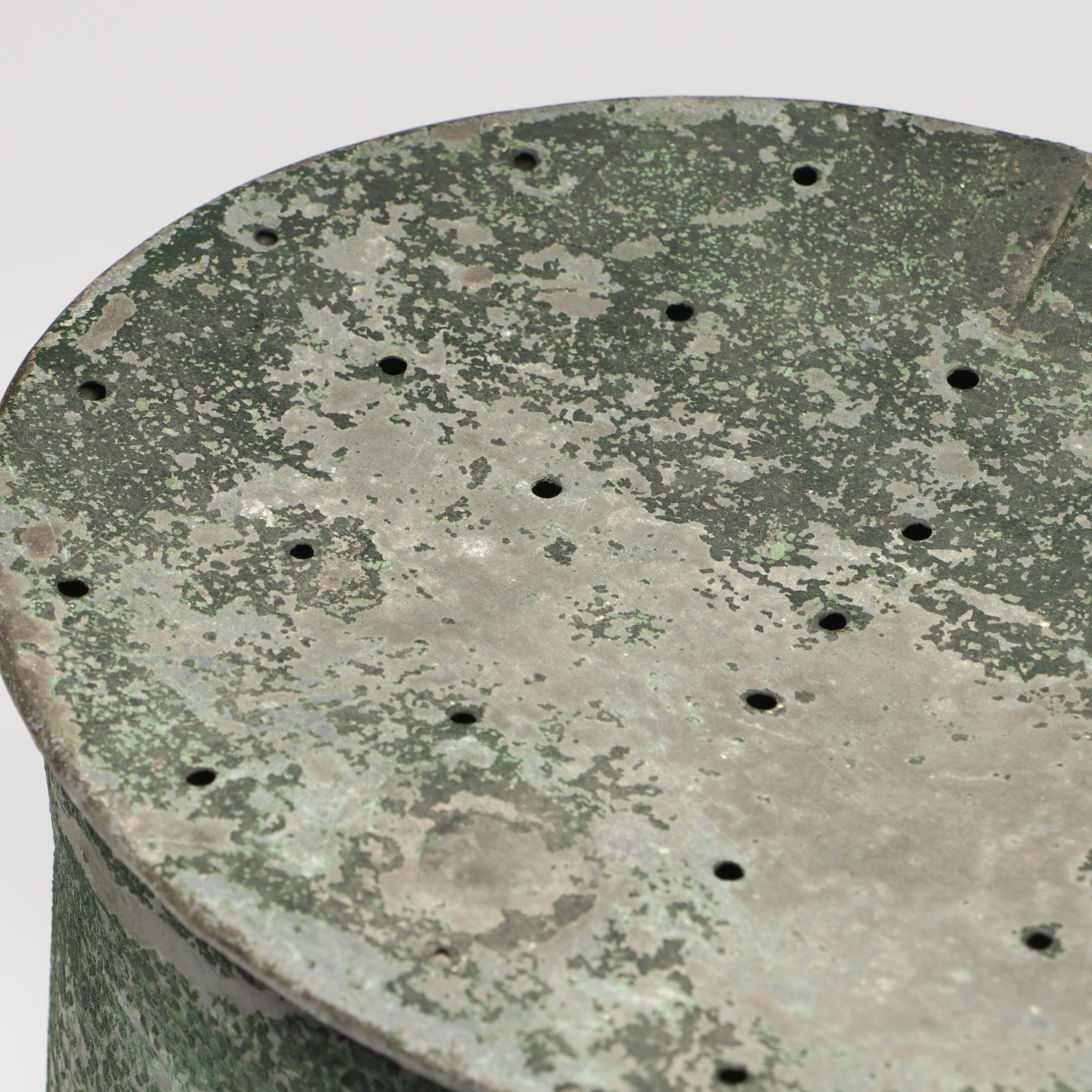 Lidded Metal Fishing Bait Bucket