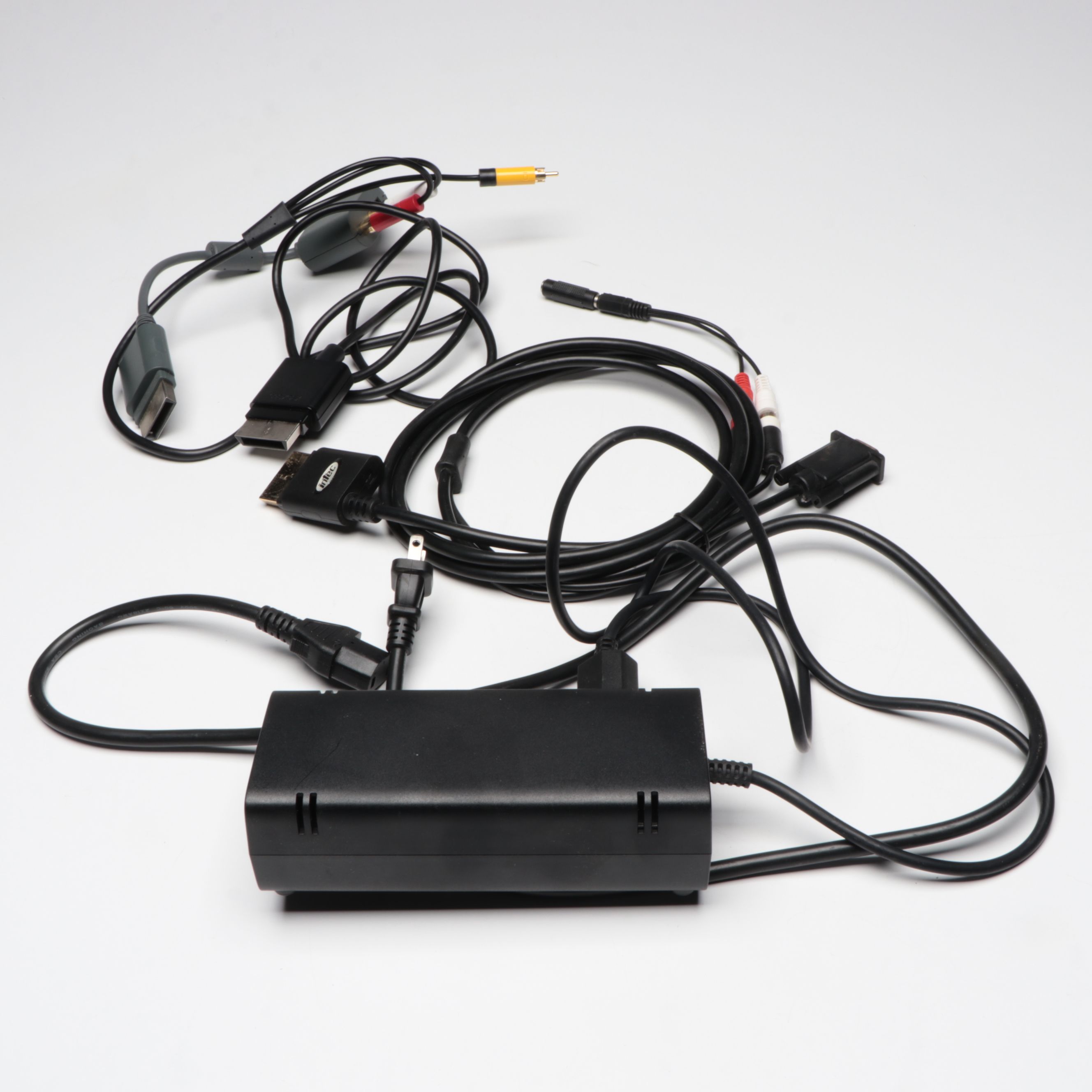 Microsoft Xbox and Xbox 360 Consoles with Controllers | EBTH