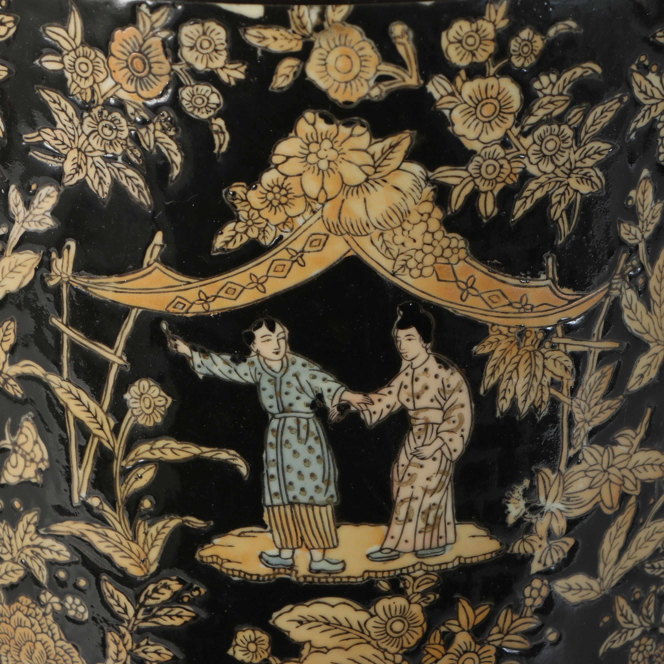 Chinese Gilt Porcelain Umbrella Stand