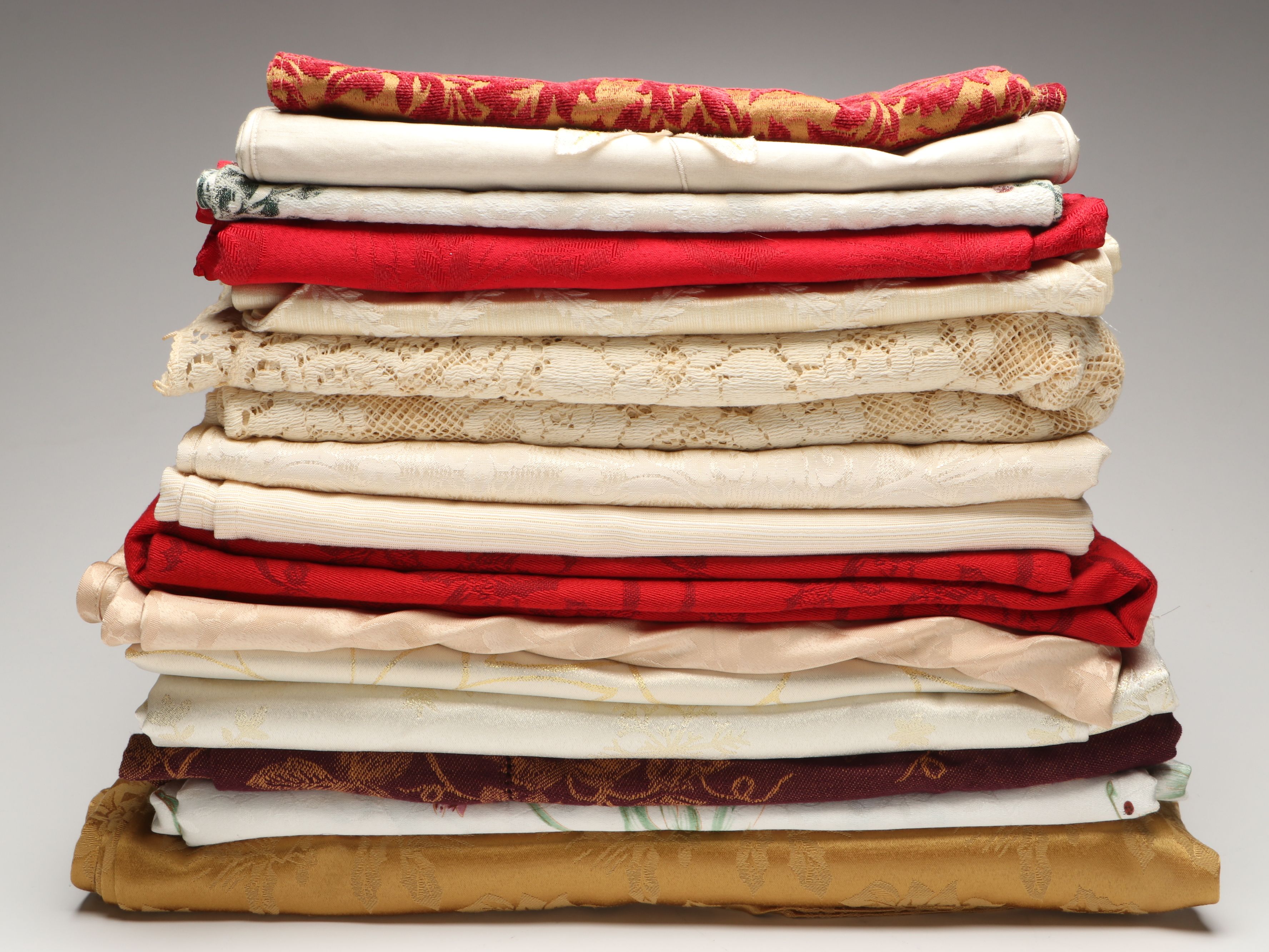 Christmas, Thanksgiving, and Other Seasonal Table Linens