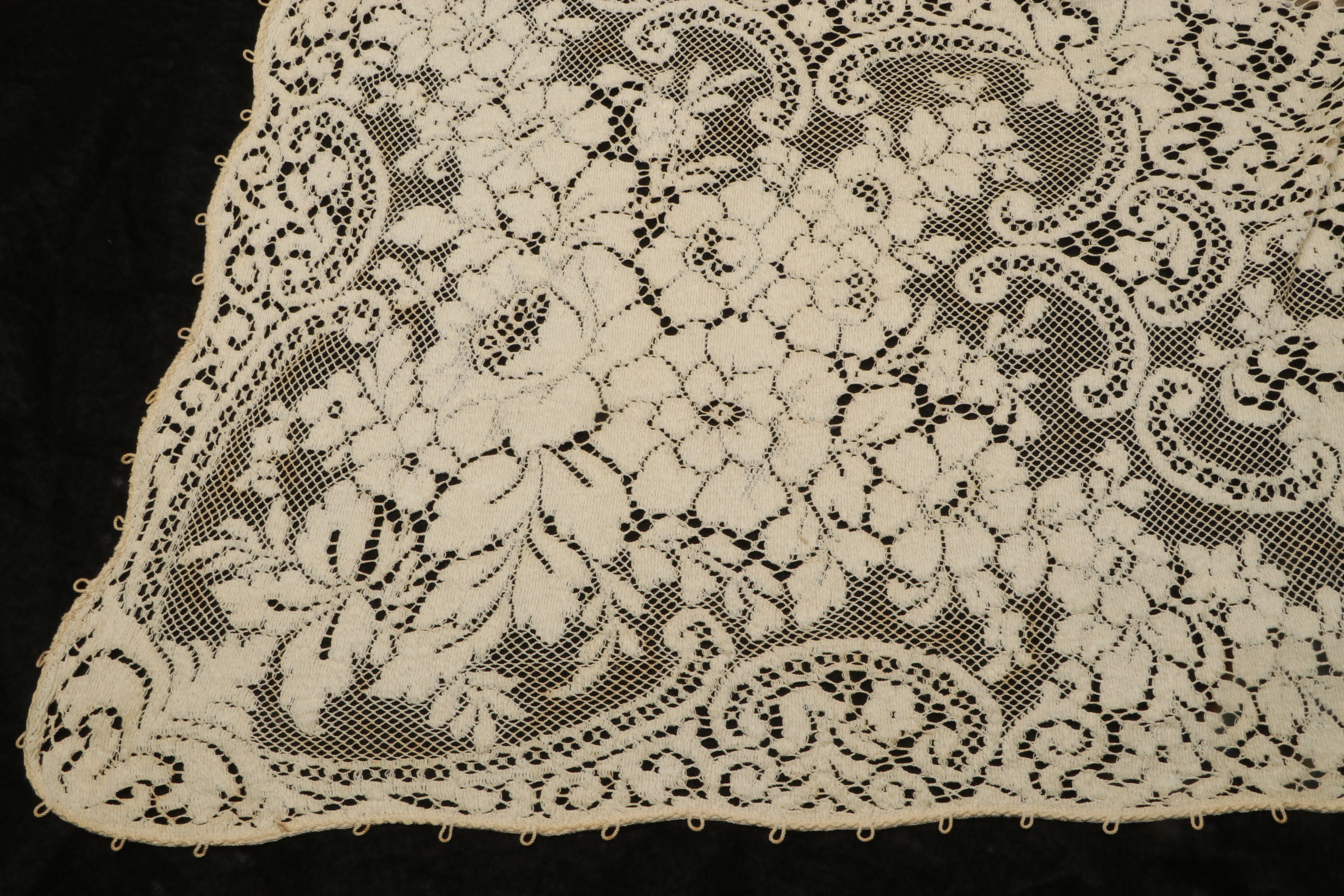 Christmas, Thanksgiving, and Other Seasonal Table Linens