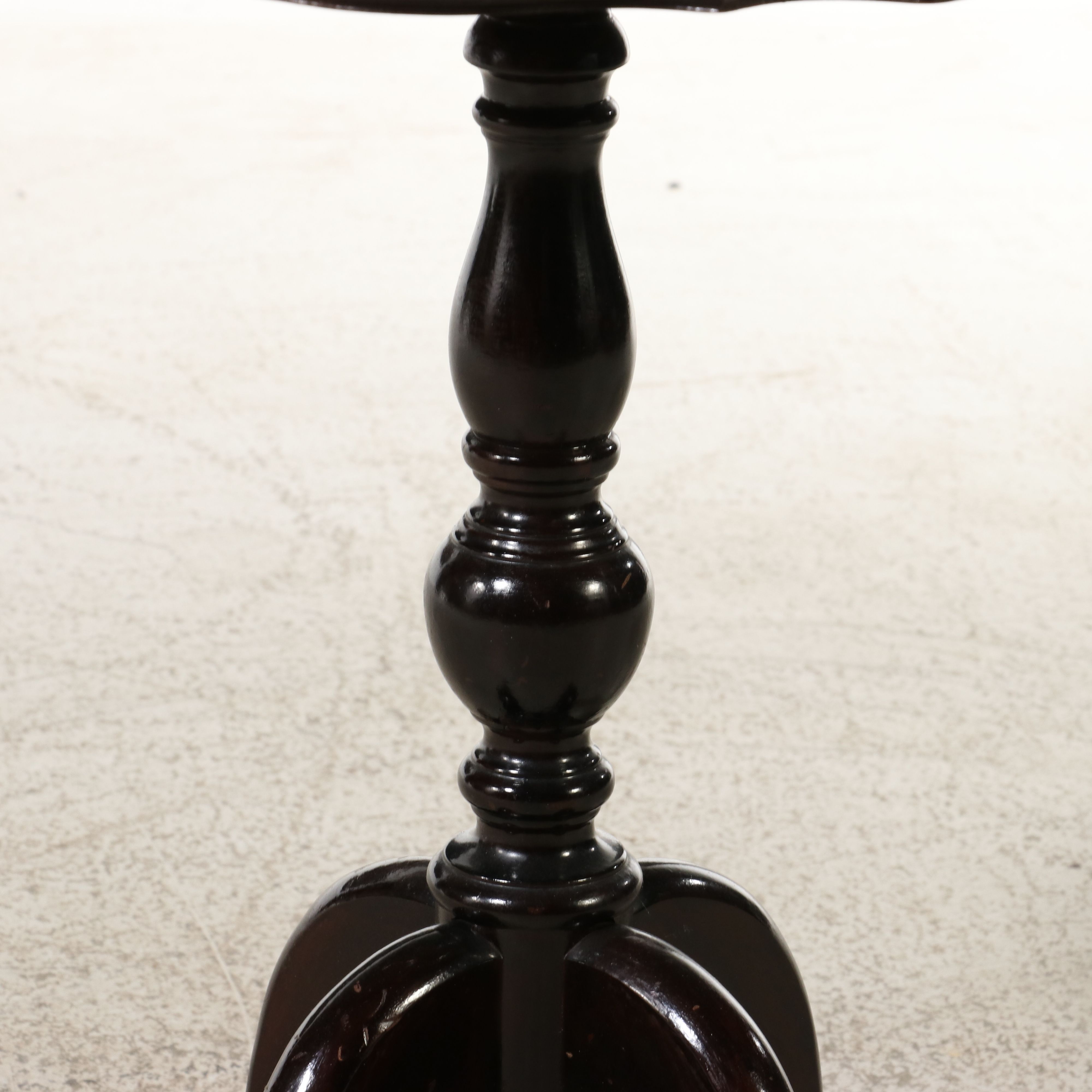 Chippendale Style Mahogany Pie Crust Pedestal Table, Late 19th/Early 20th C.