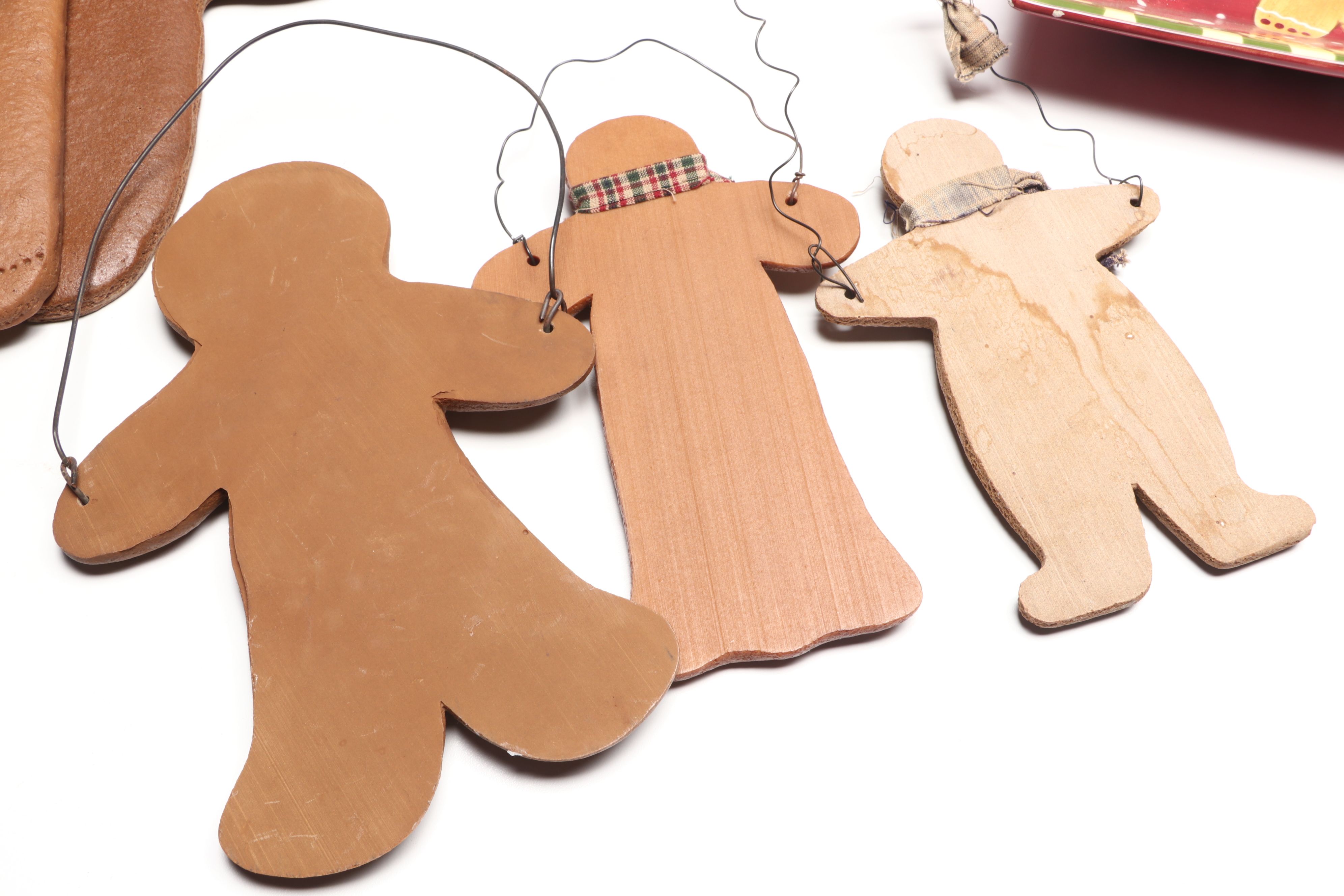Laurie Gates "Christmas Treats" Dinnerware with Rustic Gingerbread Wall Hangings