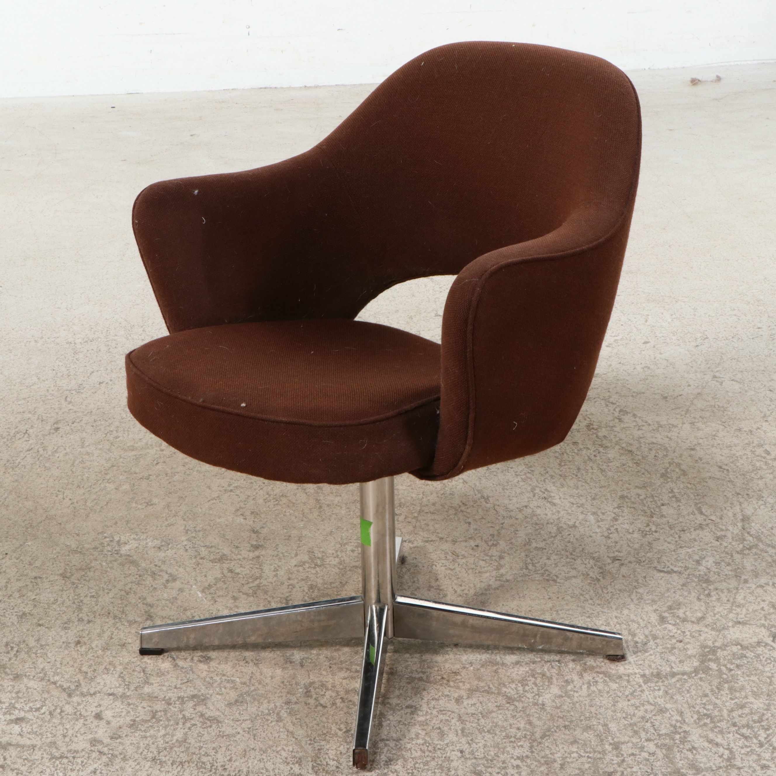 Eero Saarinen for Knoll Executive Swivel Armchair, Mid-20th Century