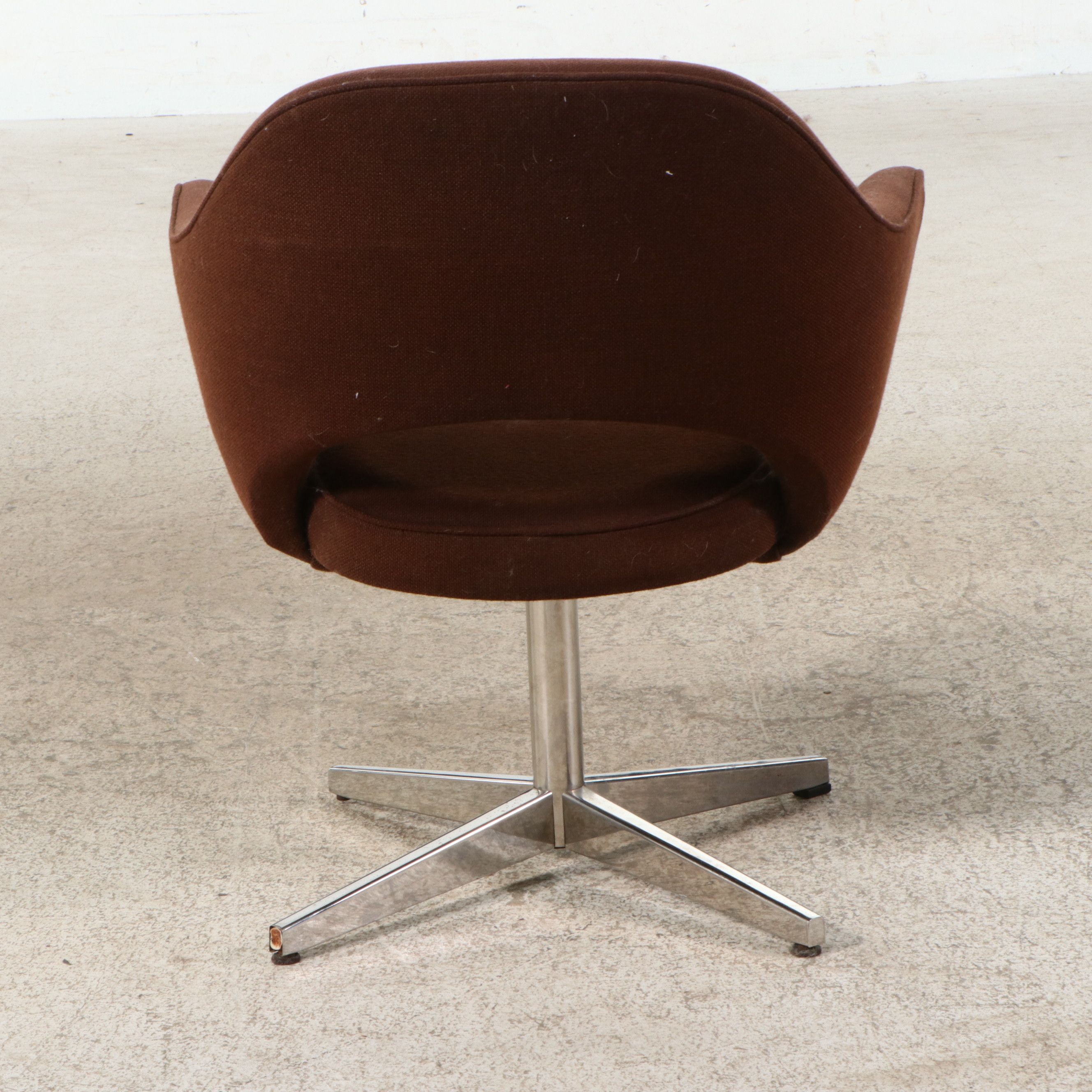 Eero Saarinen for Knoll Executive Swivel Armchair, Mid-20th Century