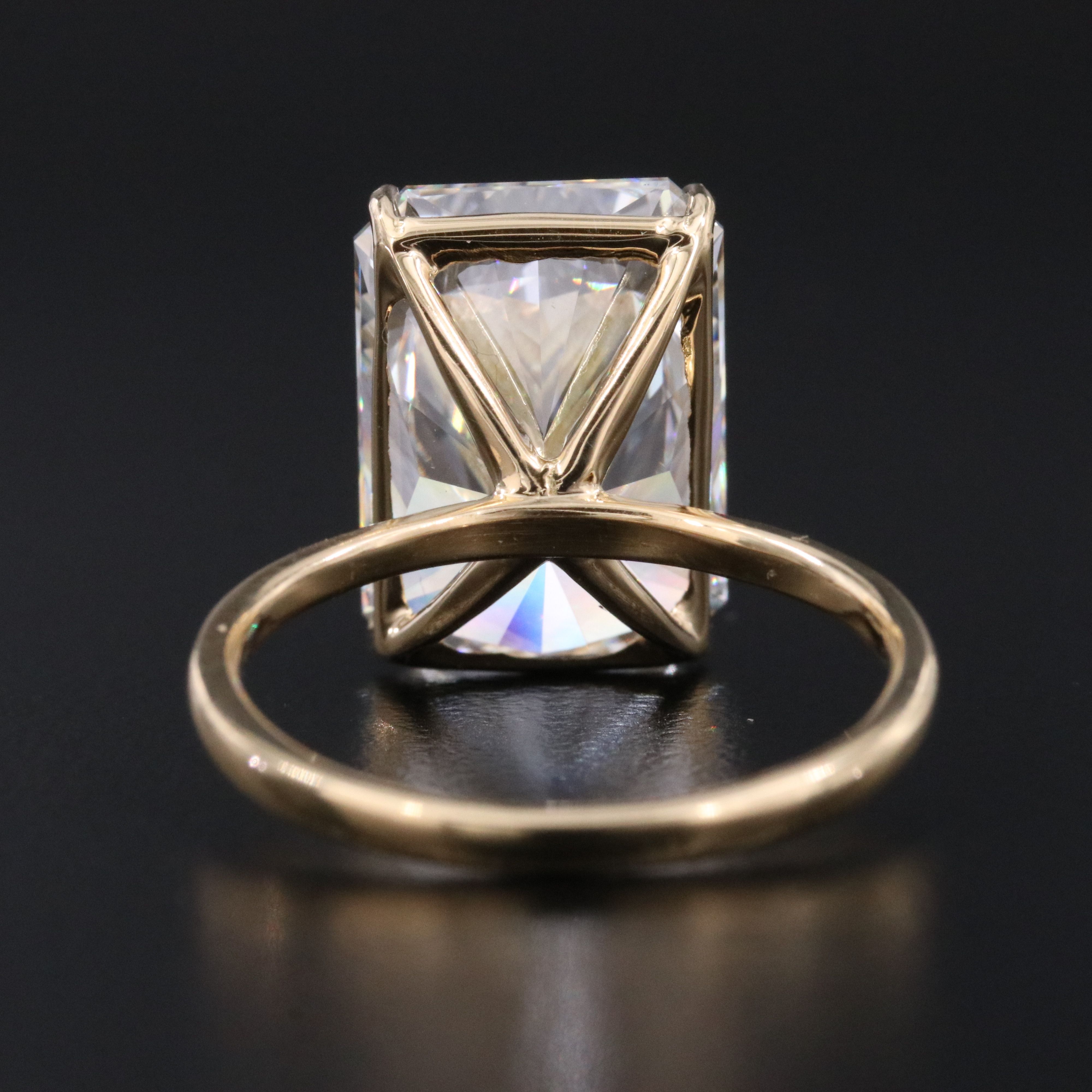 18K 10.18 CT Lab Grown Diamond Ring with IGI Report