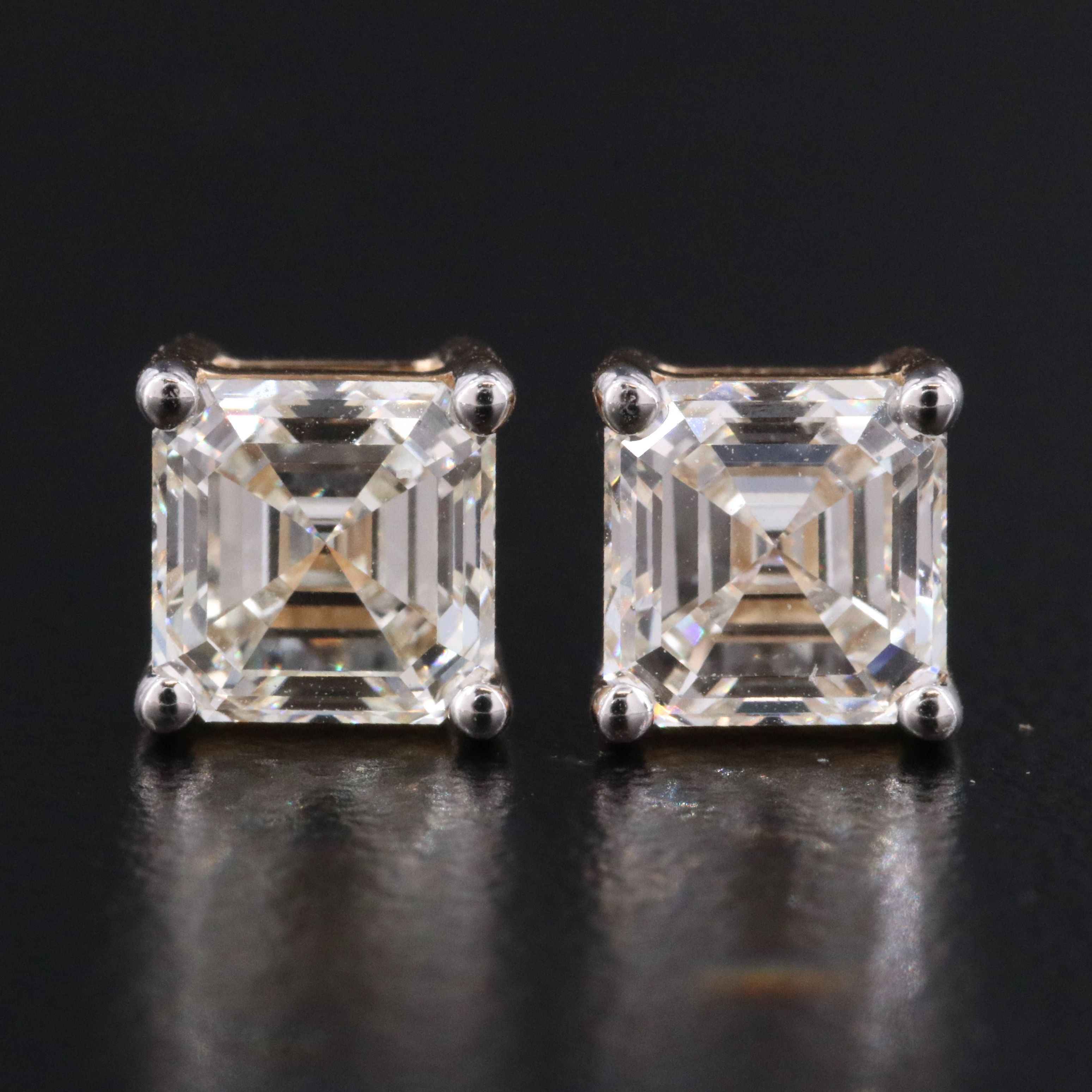 18K 2.01 CT Diamond Stud Earrings with GIA Reports