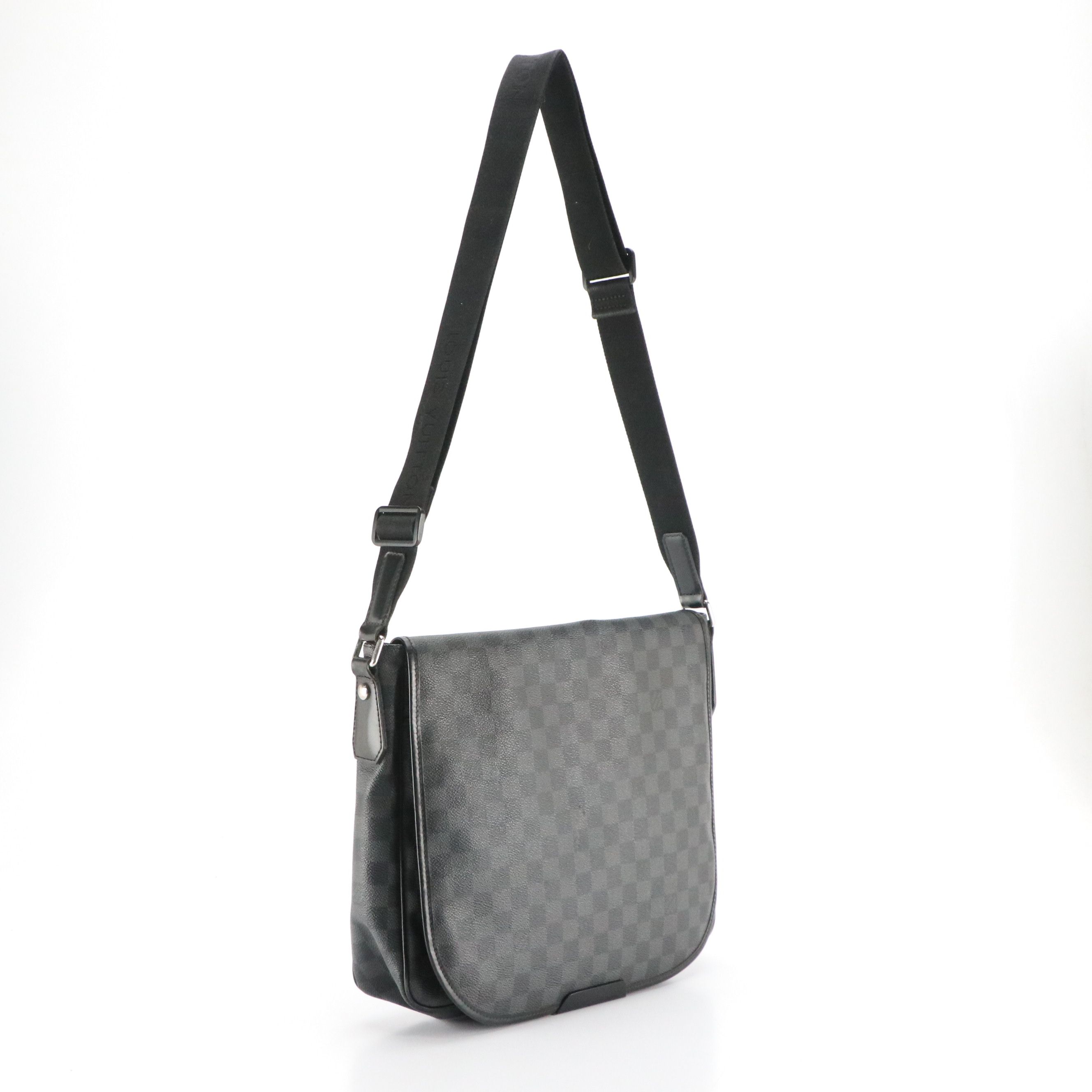 Louis Vuitton Daniel MM Crossbody Messenger Bag in Damier Graphite Canvas