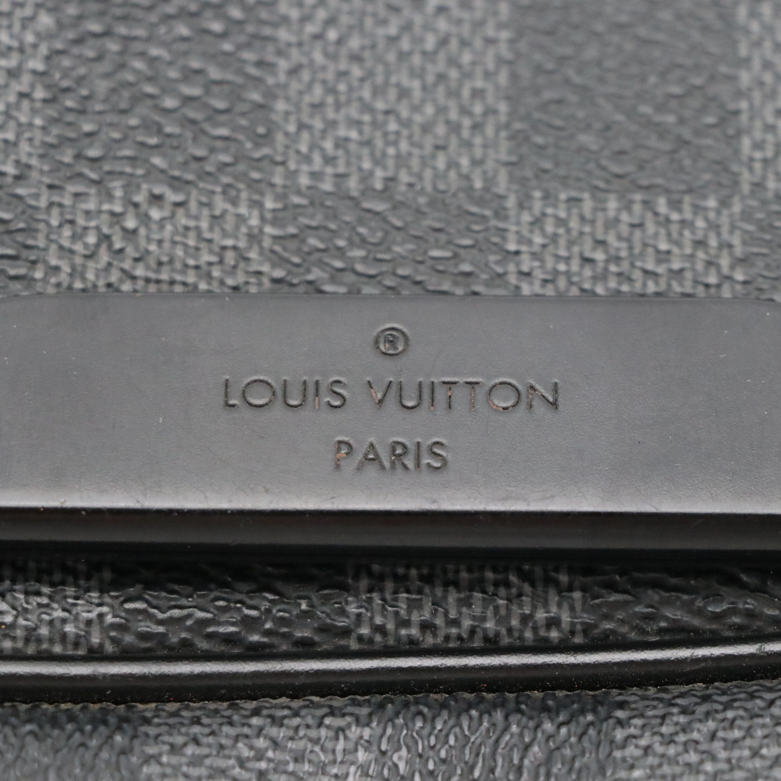 Louis Vuitton Daniel MM Crossbody Messenger Bag in Damier Graphite Canvas