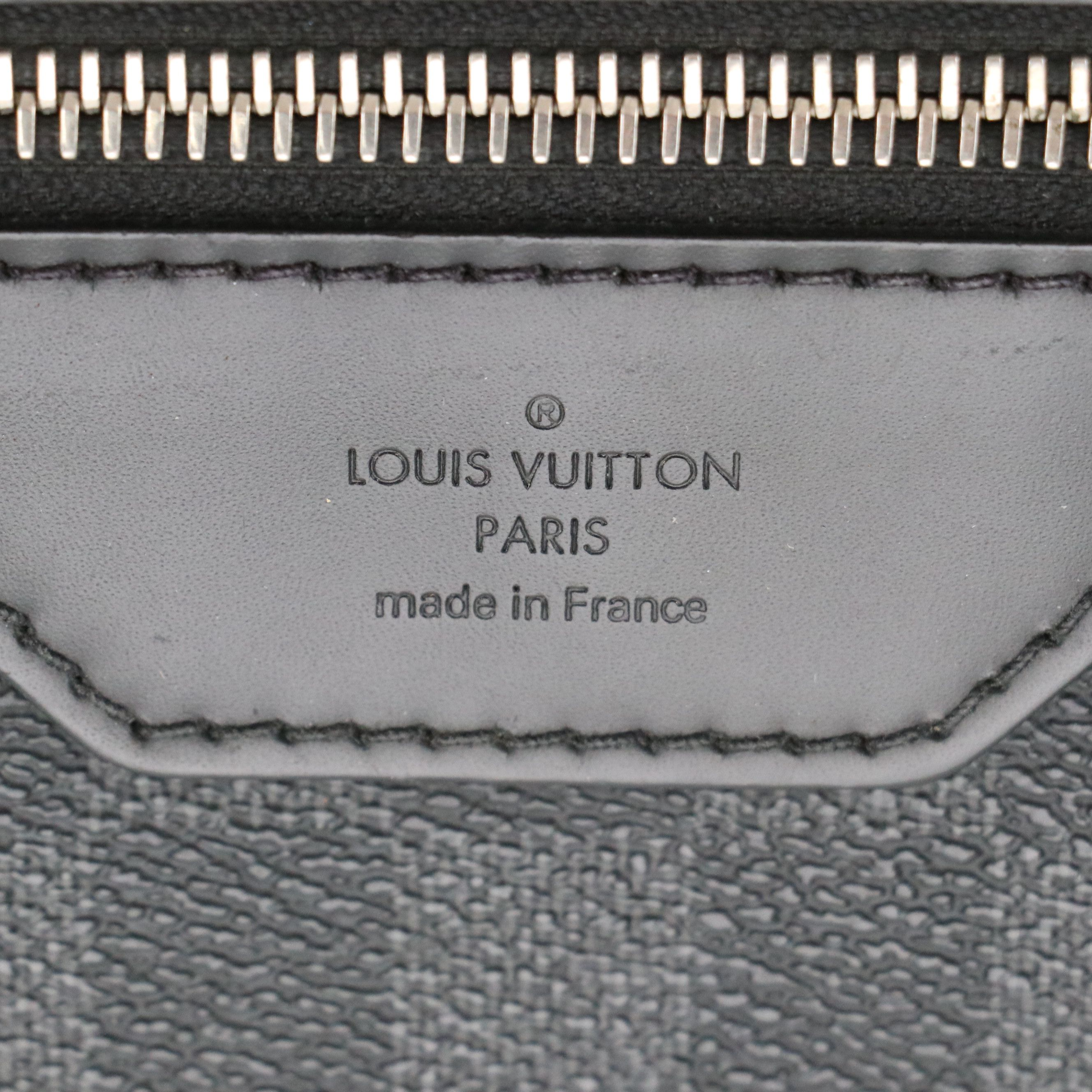 Louis Vuitton Daniel MM Crossbody Messenger Bag in Damier Graphite Canvas