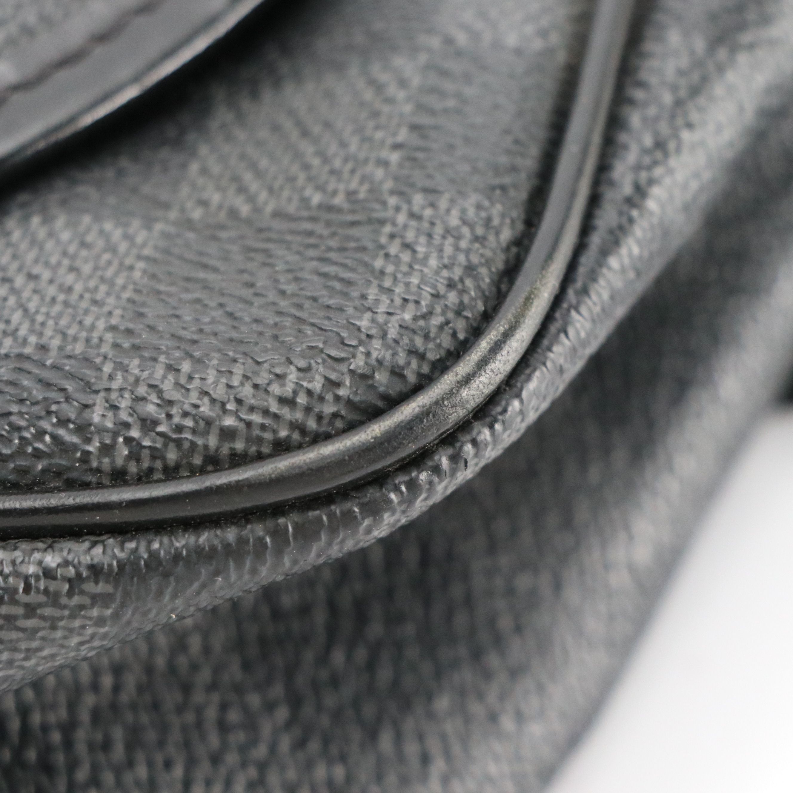 Louis Vuitton Daniel MM Crossbody Messenger Bag in Damier Graphite Canvas