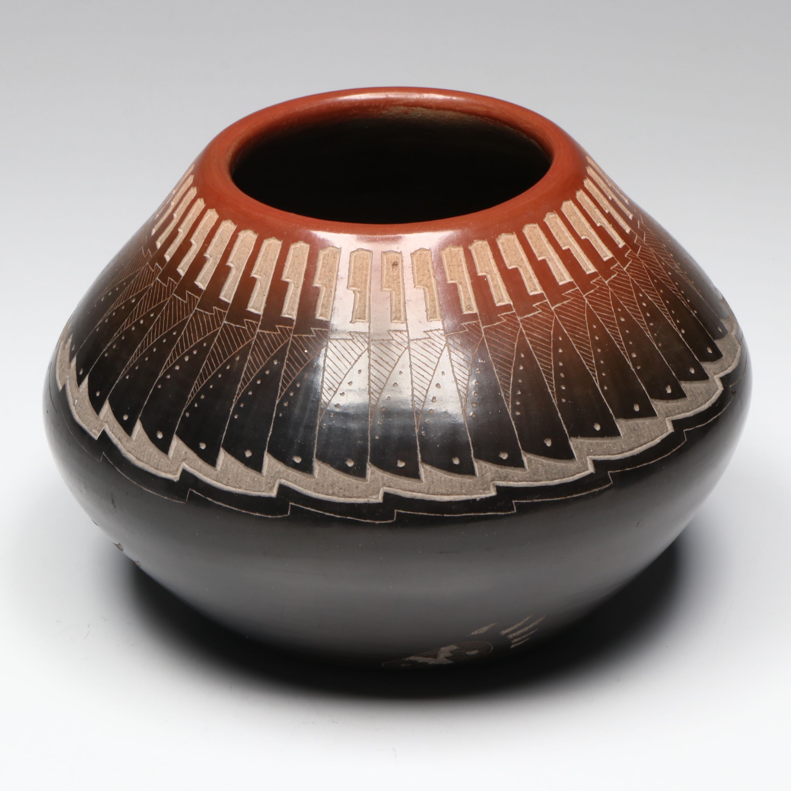 Sammy Naranjo Santa Clara Pueblo Two-Tone Feather Ceramic Pot