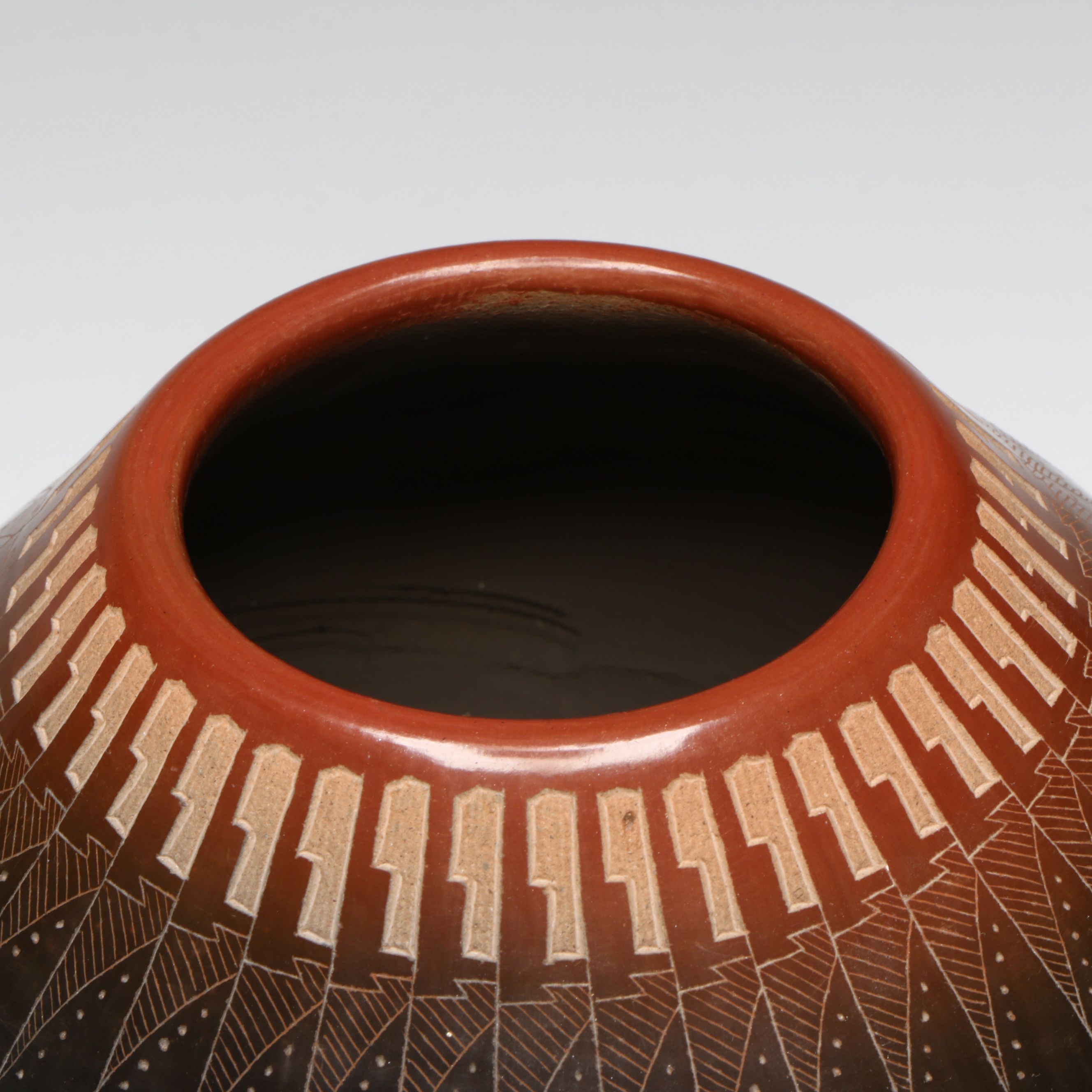 Sammy Naranjo Santa Clara Pueblo Two-Tone Feather Ceramic Pot