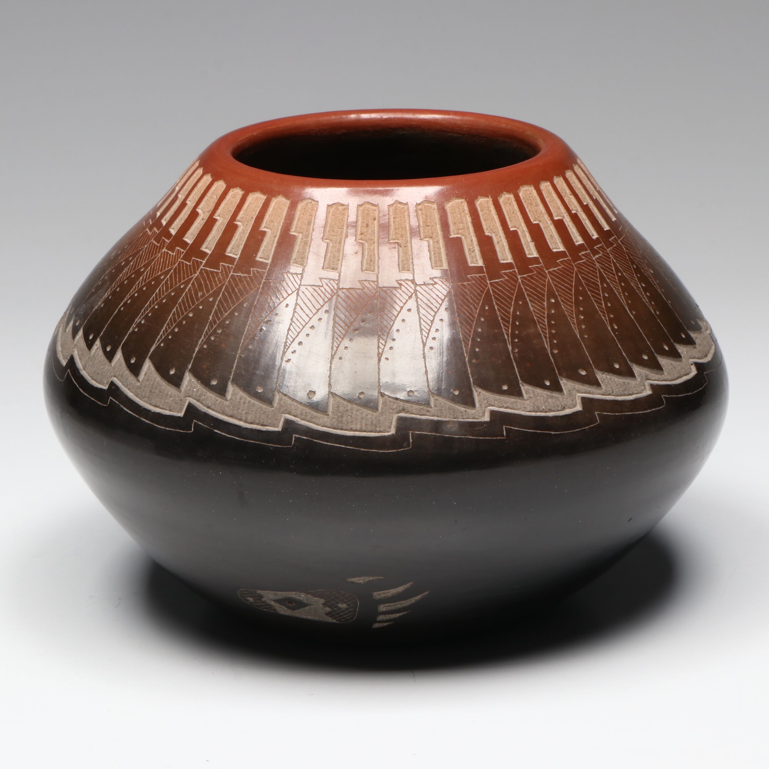 Sammy Naranjo Santa Clara Pueblo Two-Tone Feather Ceramic Pot