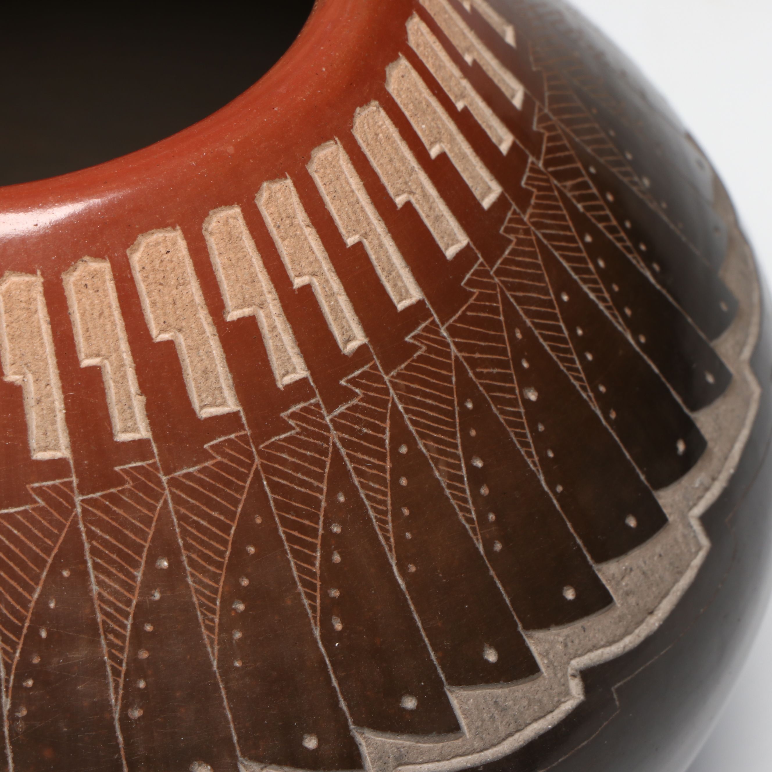 Sammy Naranjo Santa Clara Pueblo Two-Tone Feather Ceramic Pot