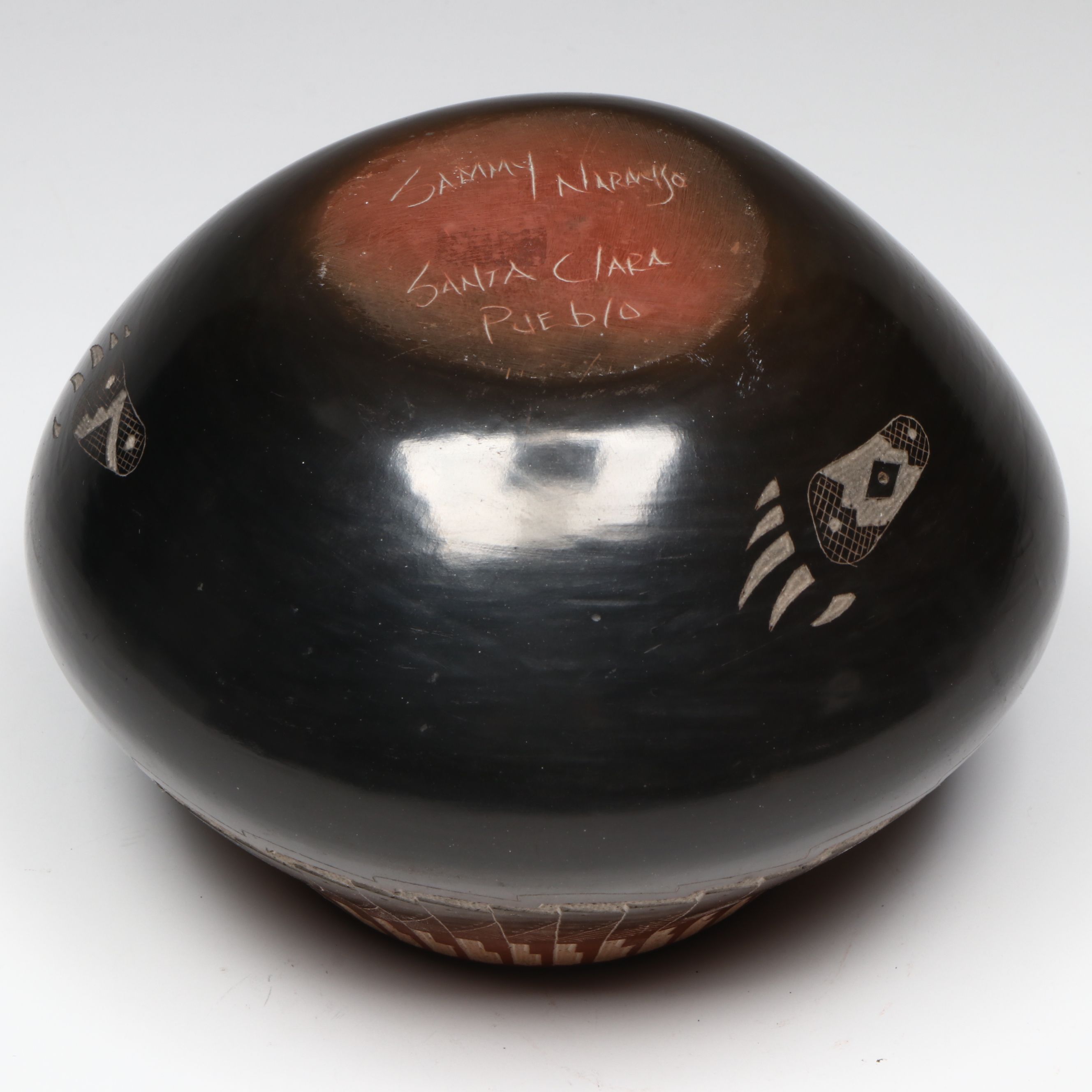 Sammy Naranjo Santa Clara Pueblo Two-Tone Feather Ceramic Pot
