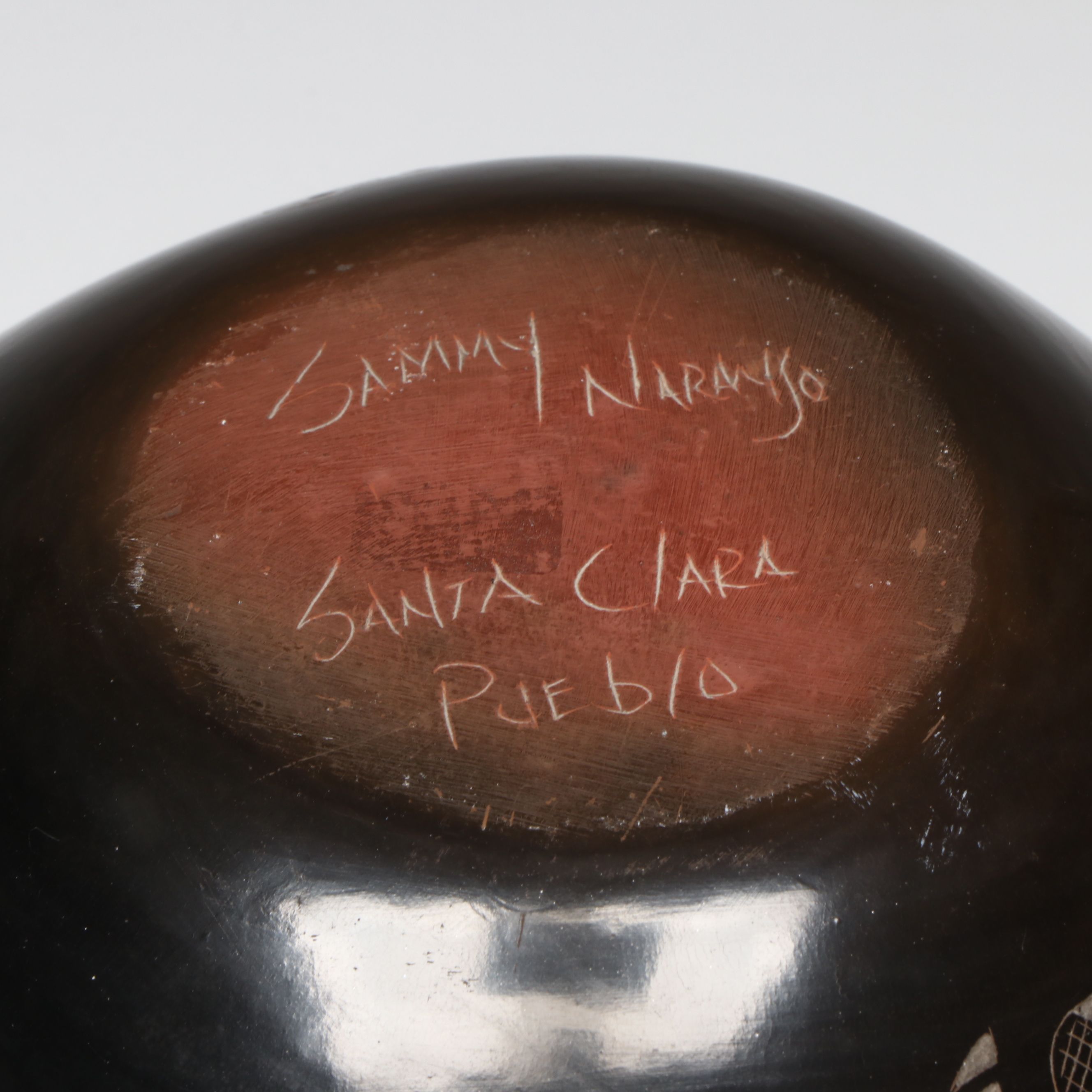 Sammy Naranjo Santa Clara Pueblo Two-Tone Feather Ceramic Pot