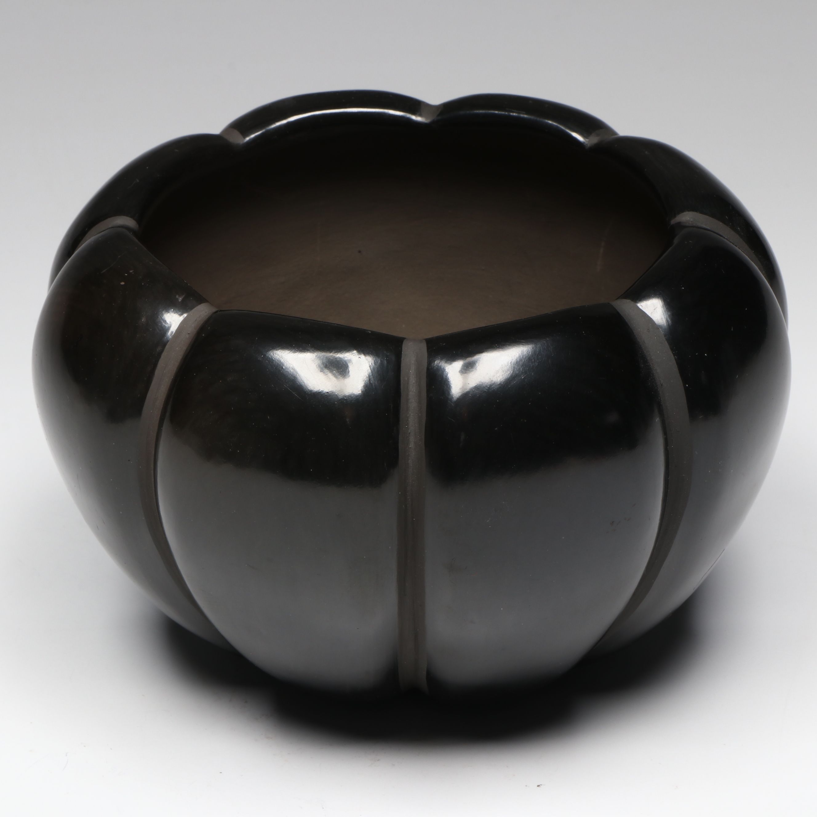 Linda Askan Santa Clara Pueblo Black Ceramic Melon Pot
