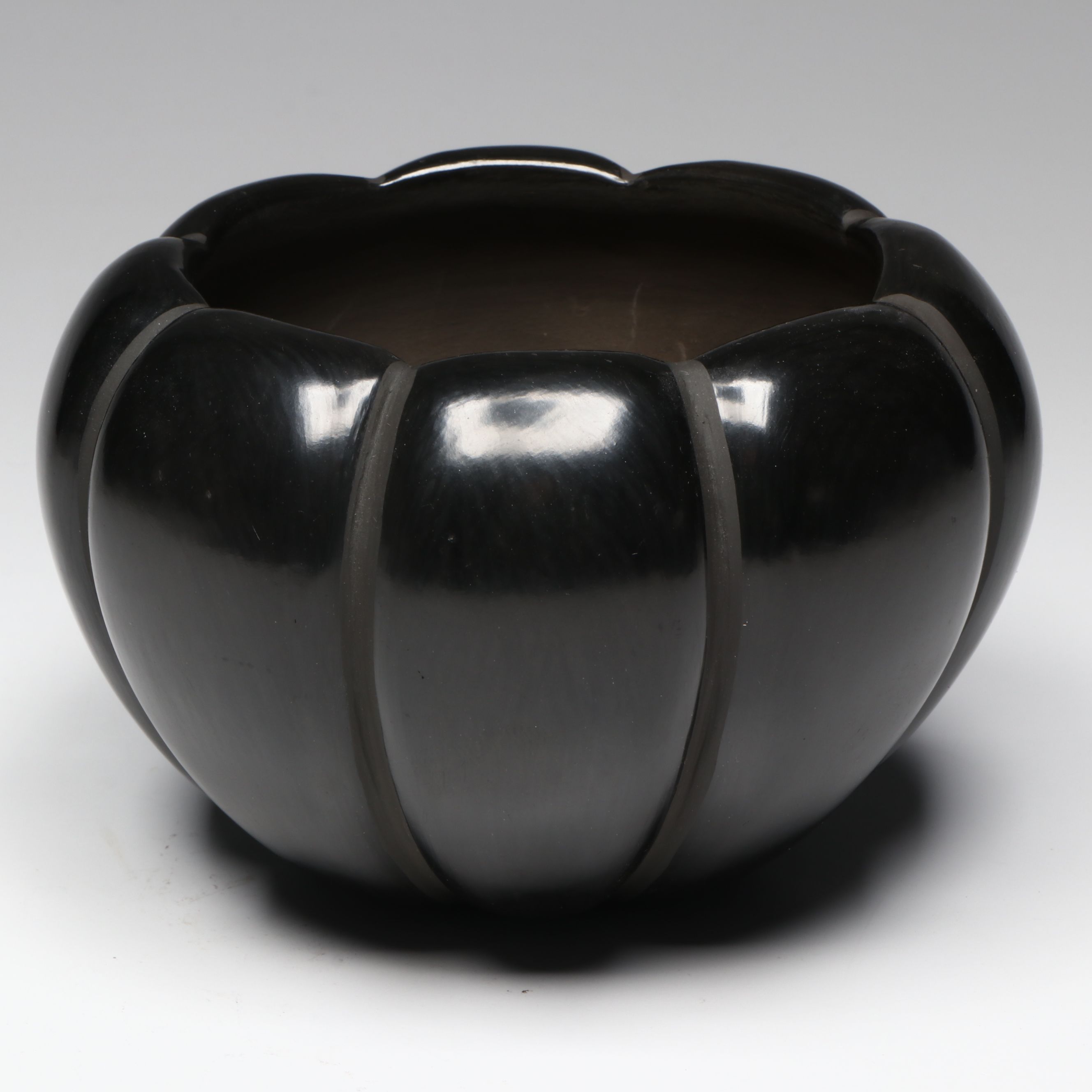 Linda Askan Santa Clara Pueblo Black Ceramic Melon Pot
