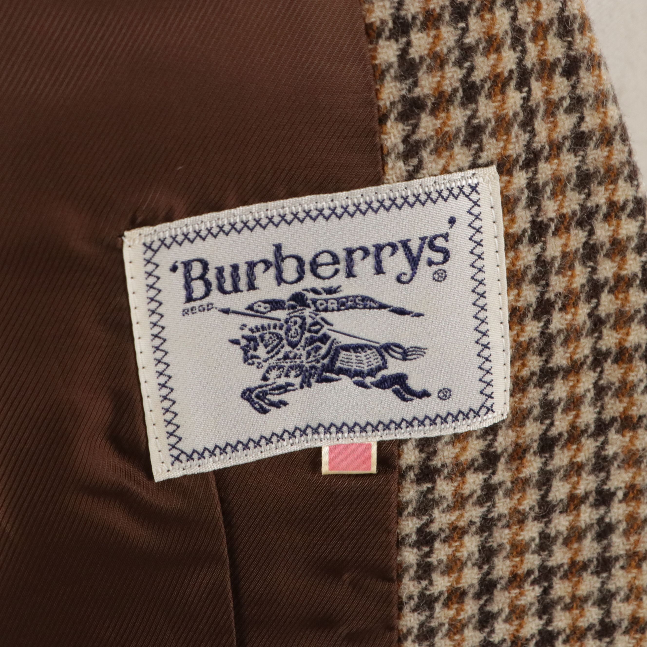 Burberrys Blazer in Brown Houndstooth Printed Wool with Leather Buttons
