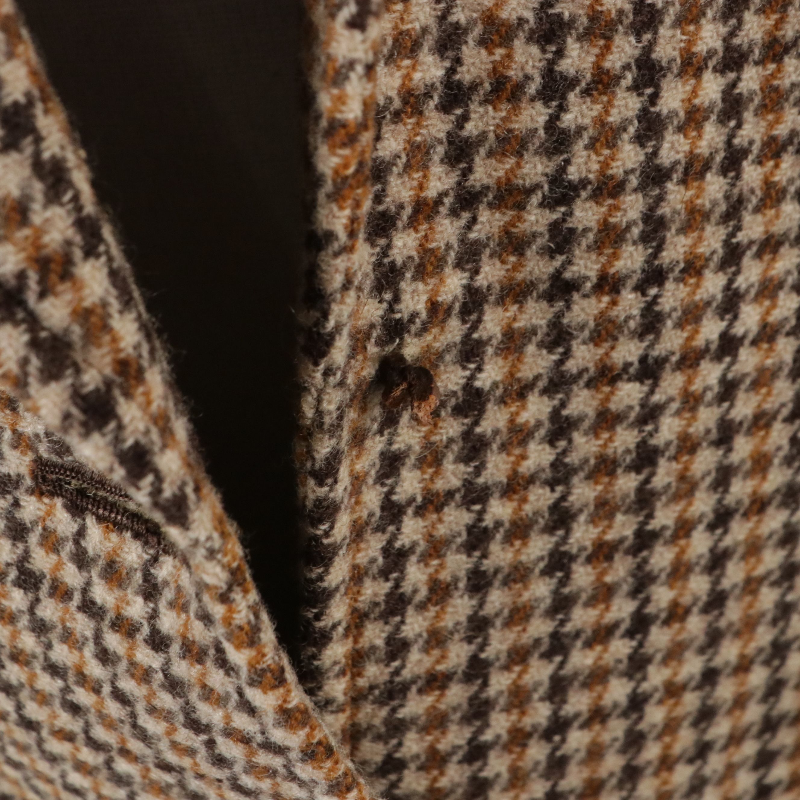 Burberrys Blazer in Brown Houndstooth Printed Wool with Leather Buttons