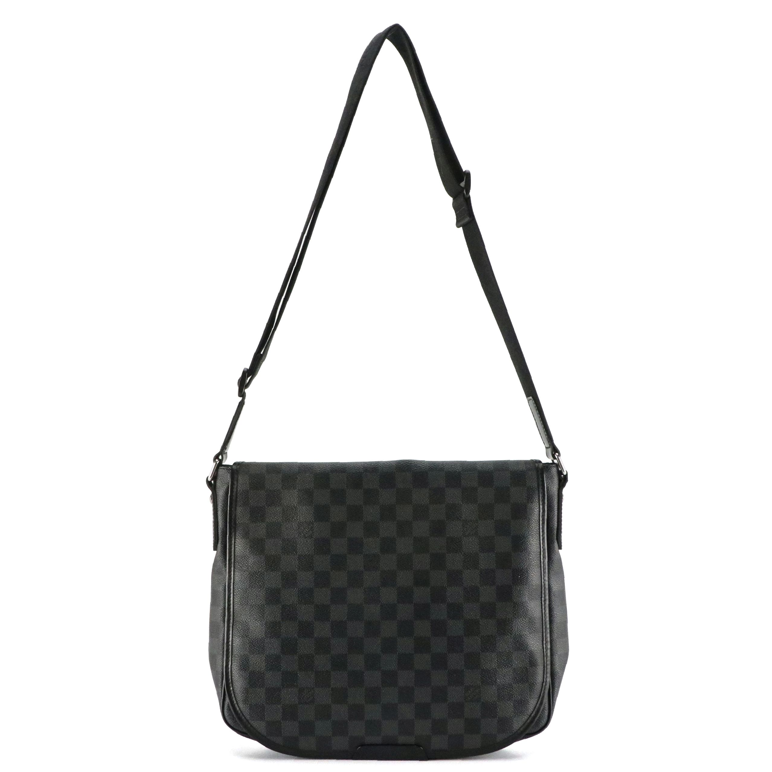 Louis Vuitton Daniel MM Crossbody Messenger Bag in Damier Graphite Canvas