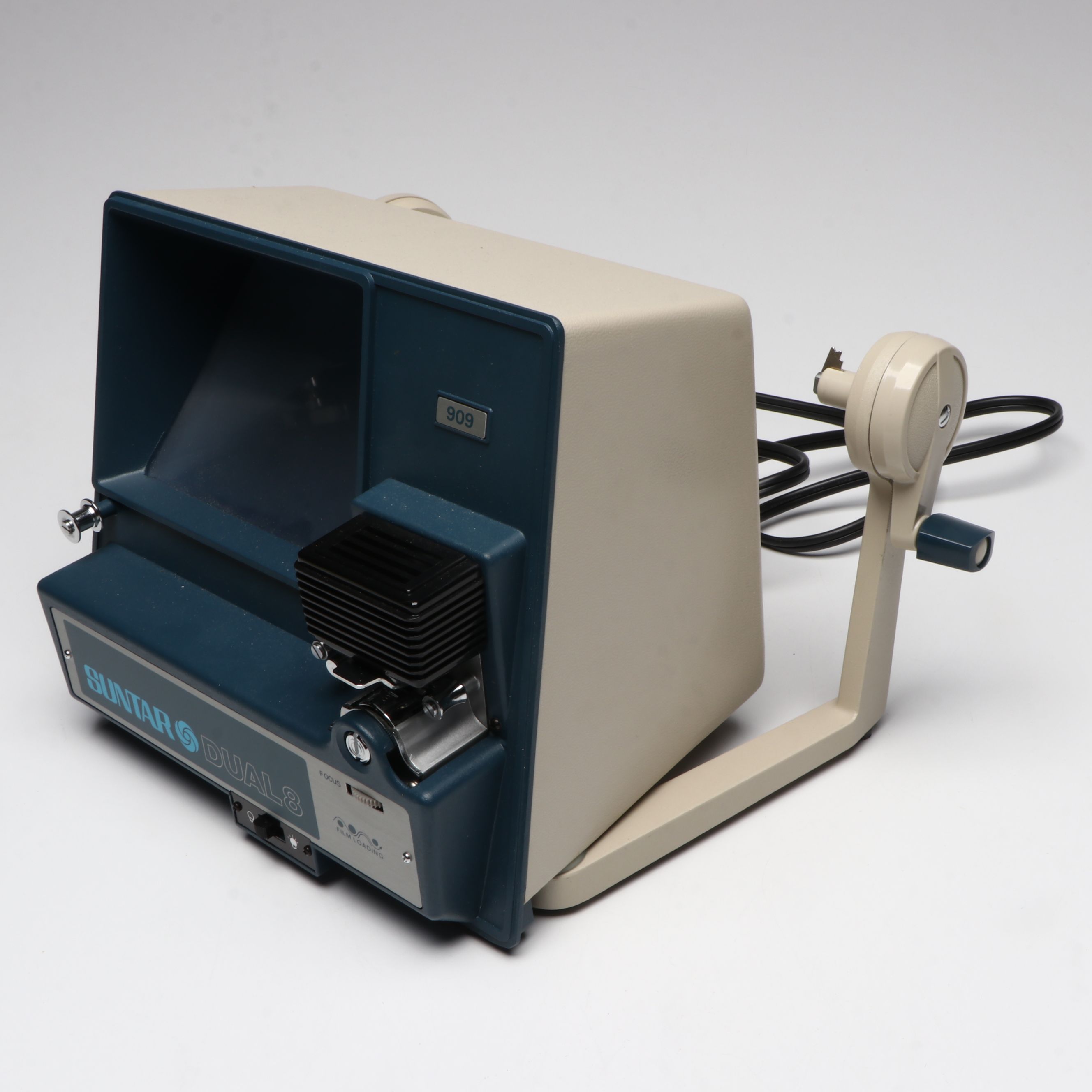 Suntar 909 Dual 8 Movie Editor with 3-D Title Outfit, Reels and More Accessories