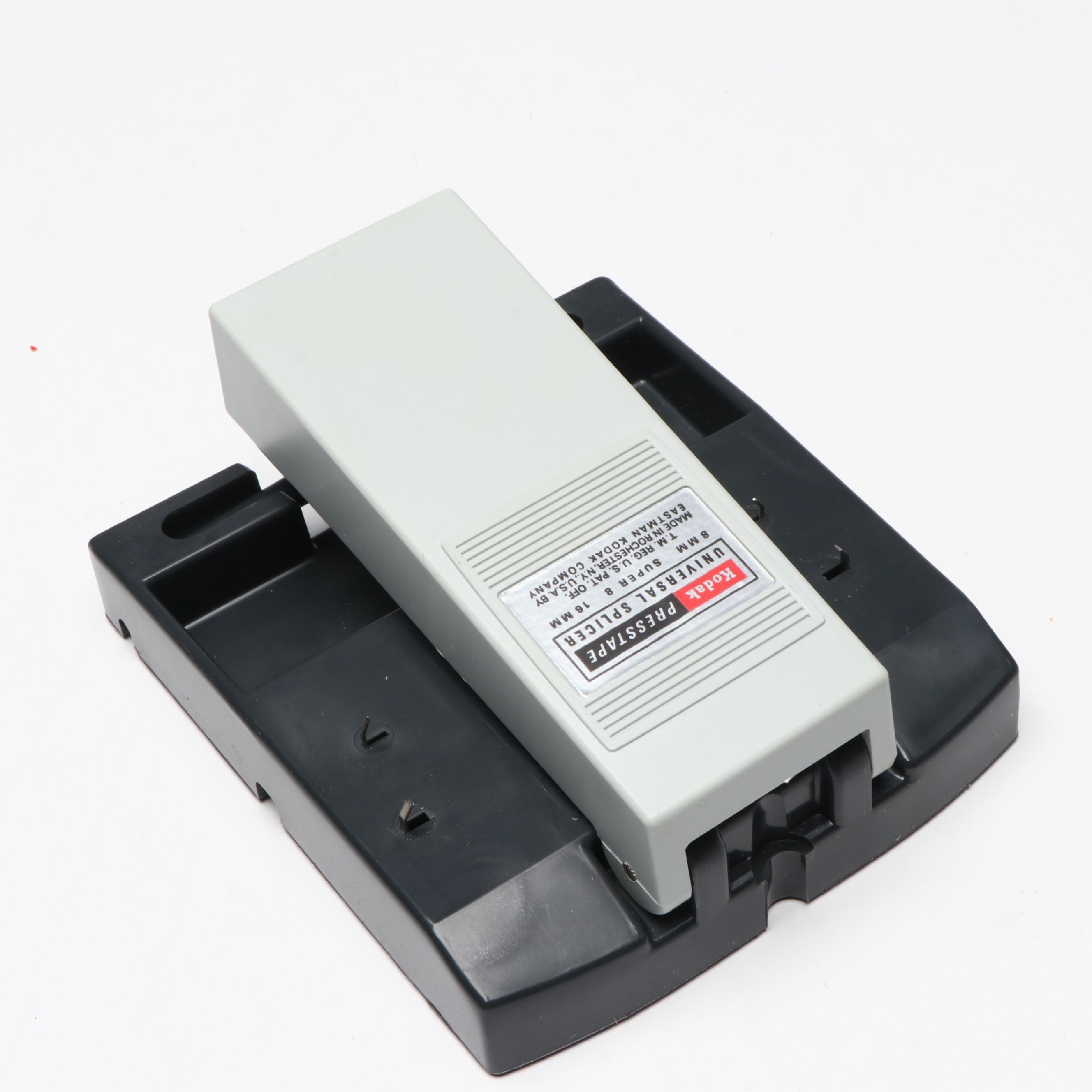 Suntar 909 Dual 8 Movie Editor with 3-D Title Outfit, Reels and More Accessories