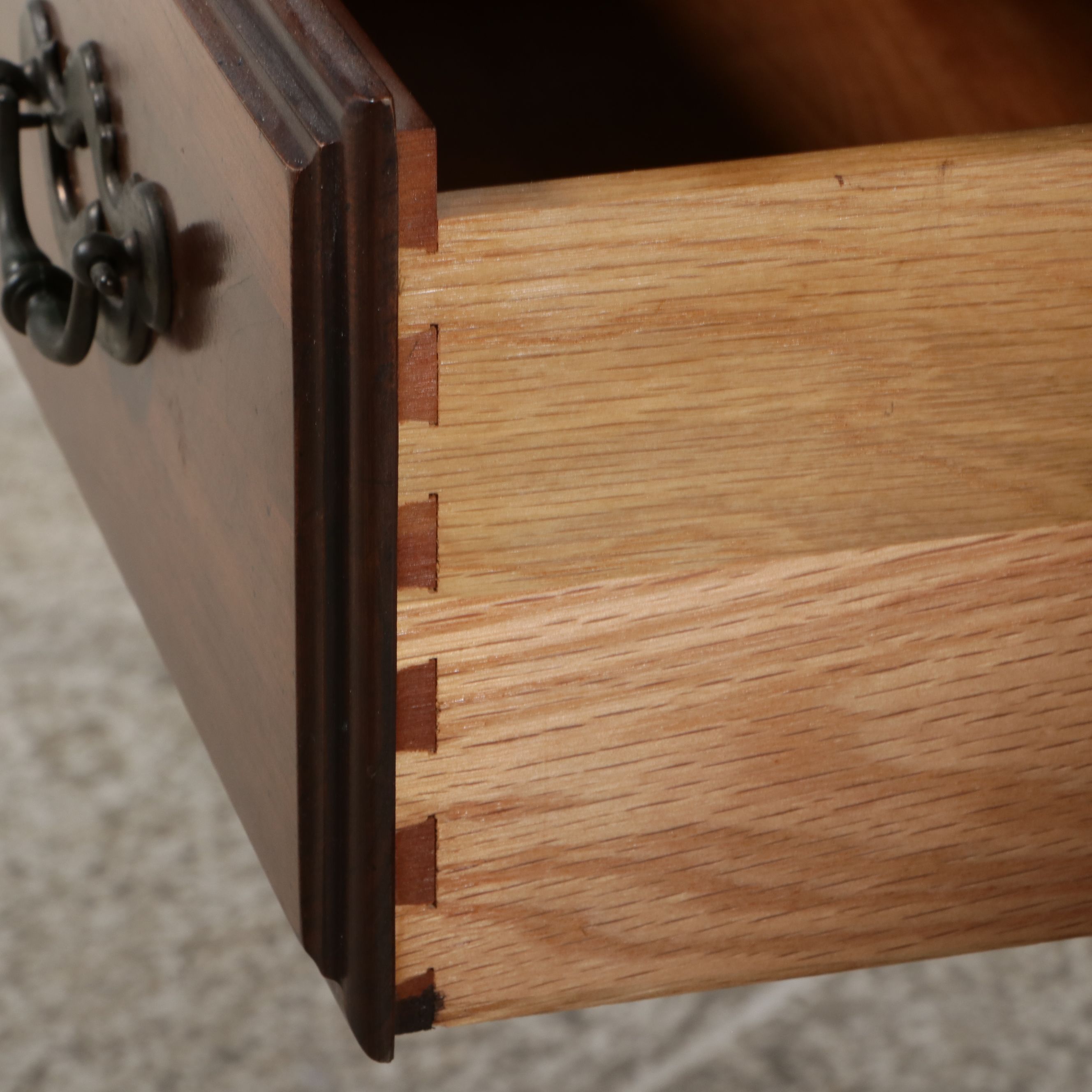 Thomasville Queen Anne Style Cherry Finish Buffet, Late 20th Century