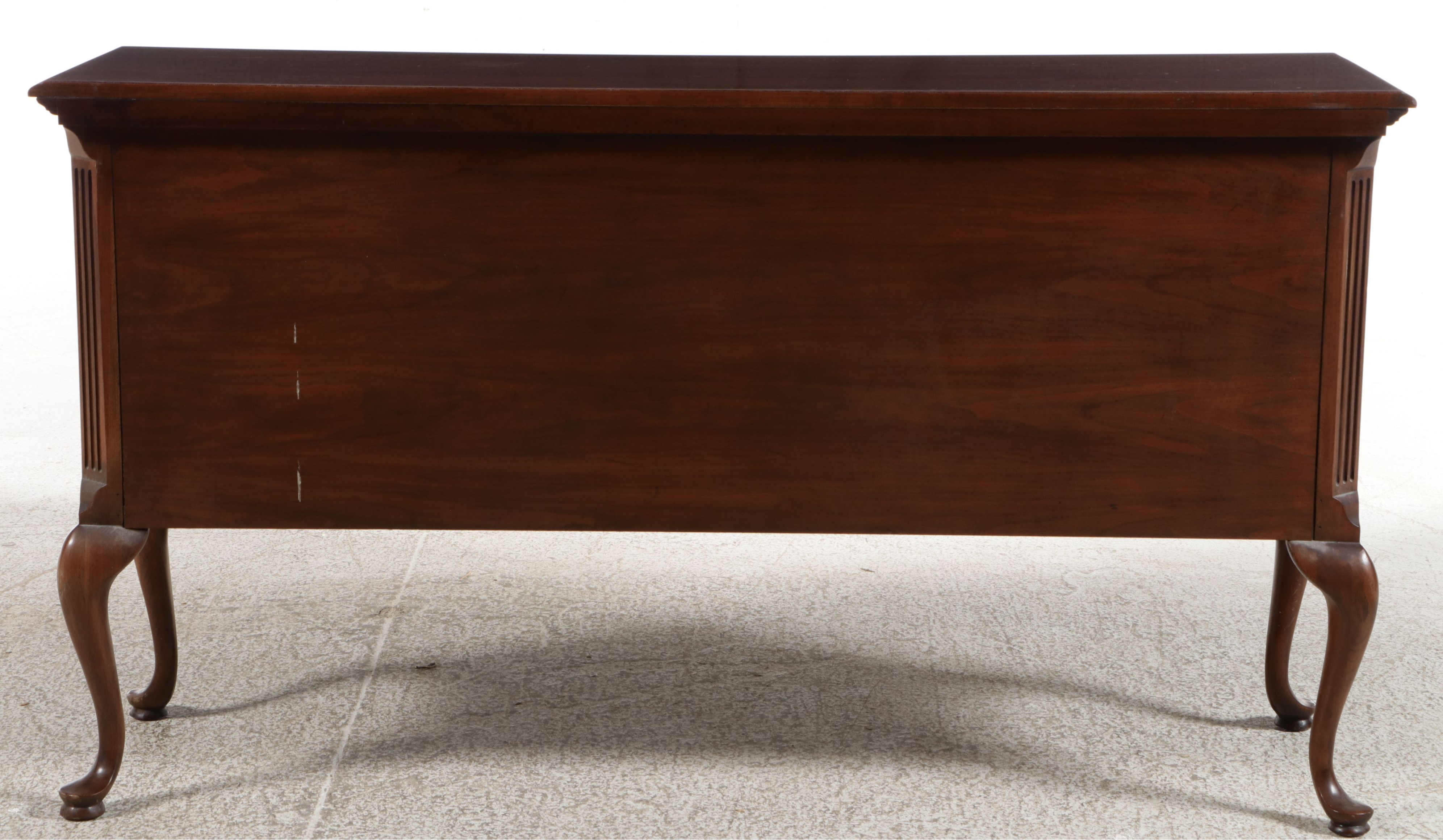 Thomasville Queen Anne Style Cherry Finish Buffet, Late 20th Century