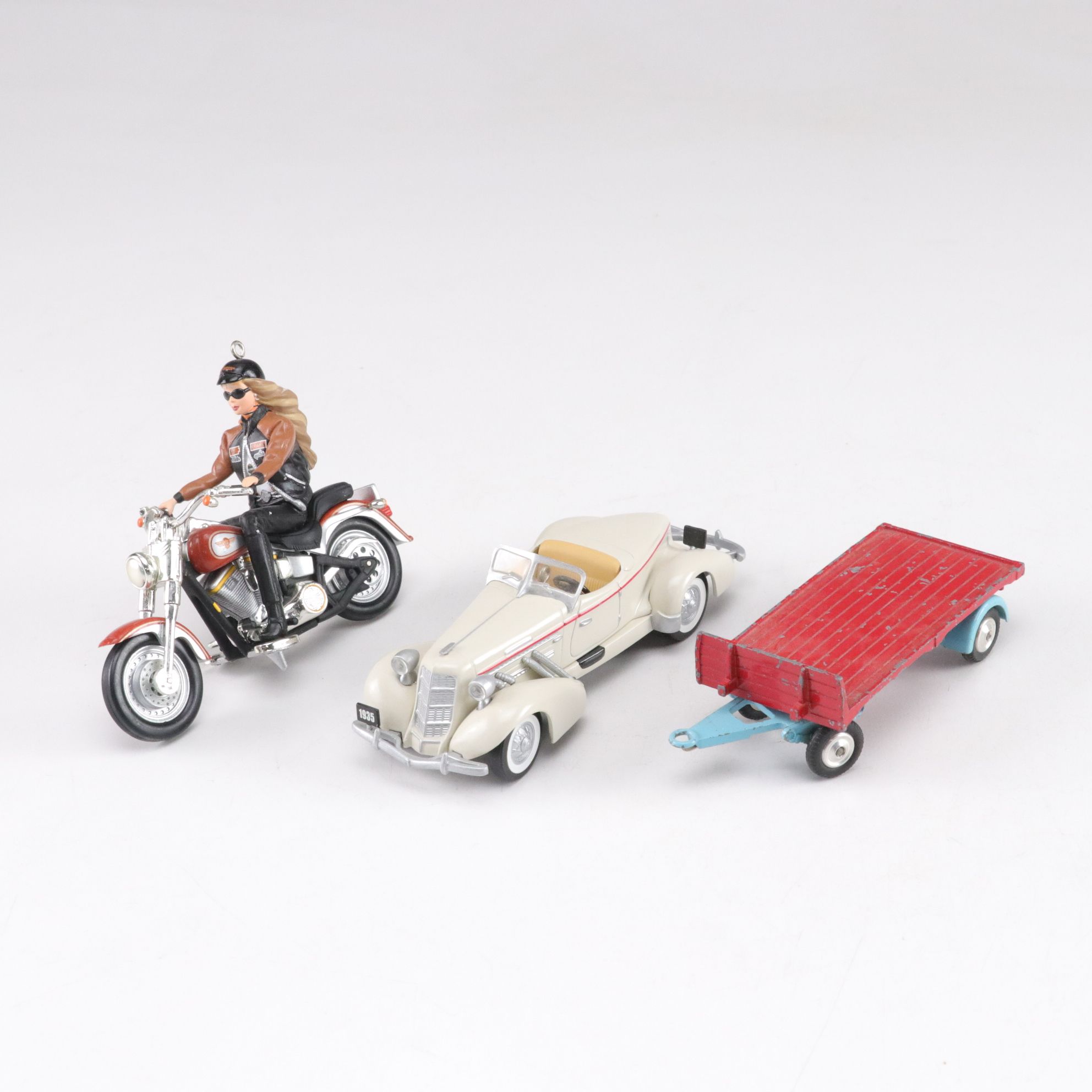 Geico 2002 Convertible Geckos, Magic Crystal Paperweight Jaguar XK 120 & More