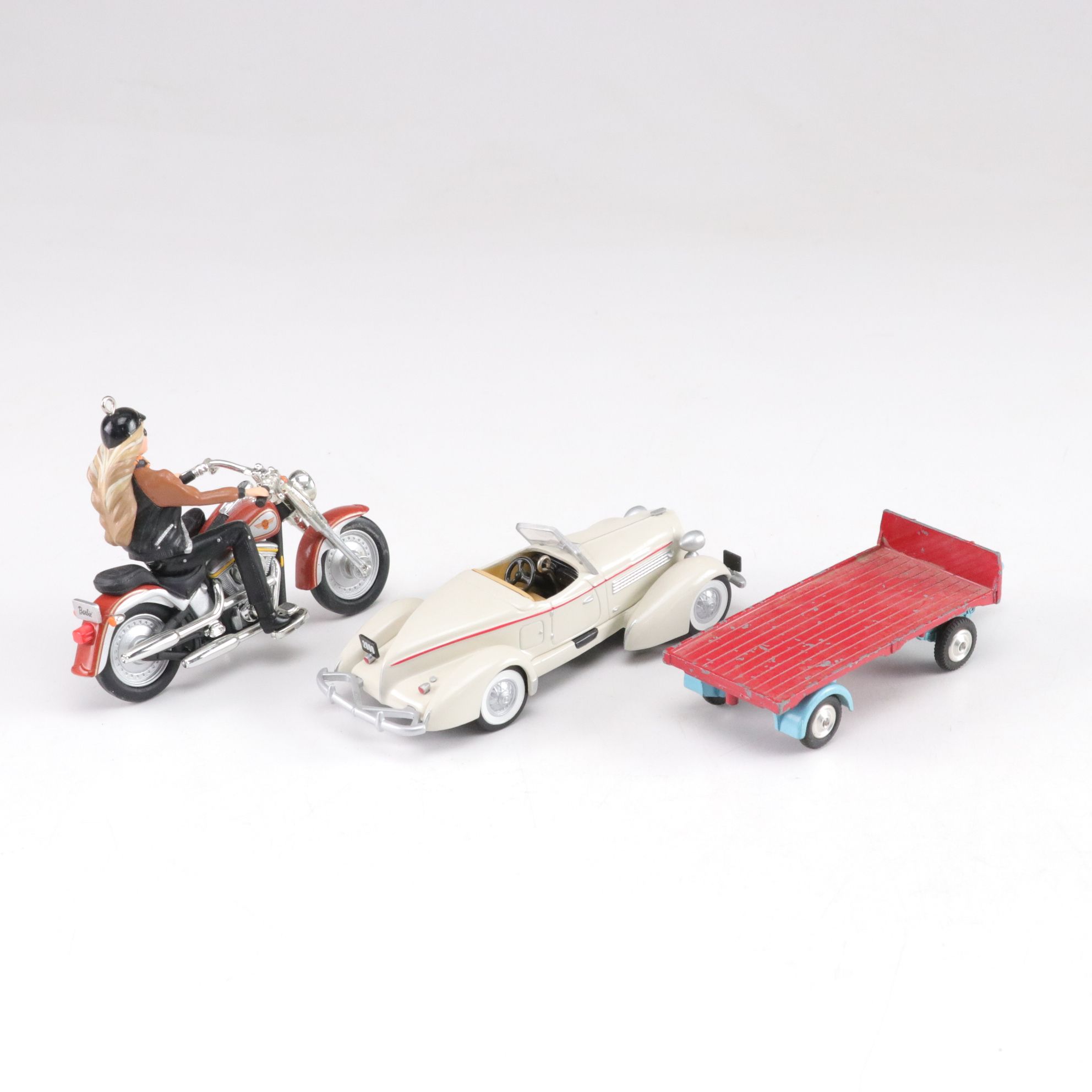 Geico 2002 Convertible Geckos, Magic Crystal Paperweight Jaguar XK 120 & More