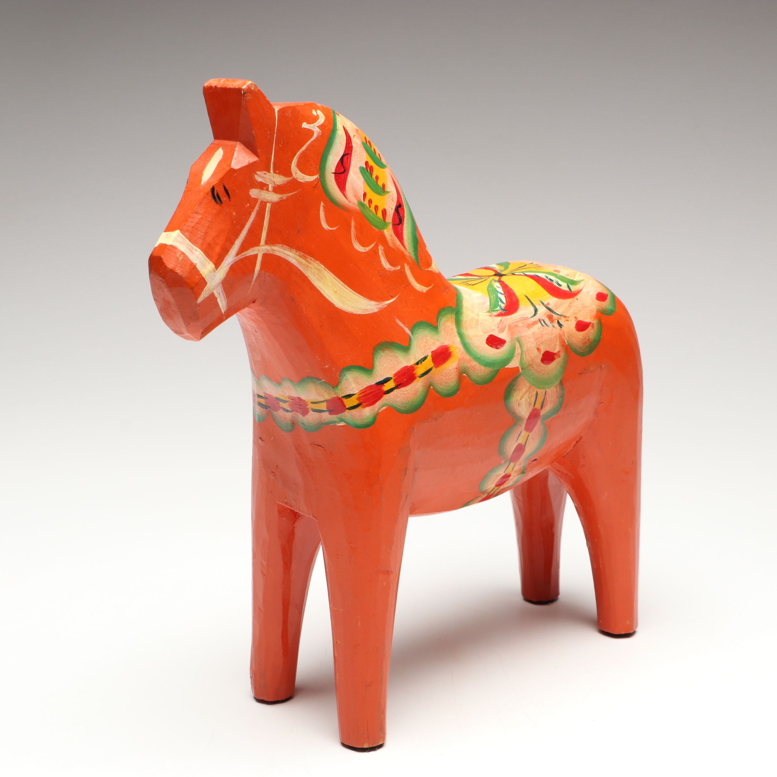 Swedish Dalahäst Hand-Painted Folk Art Figurines