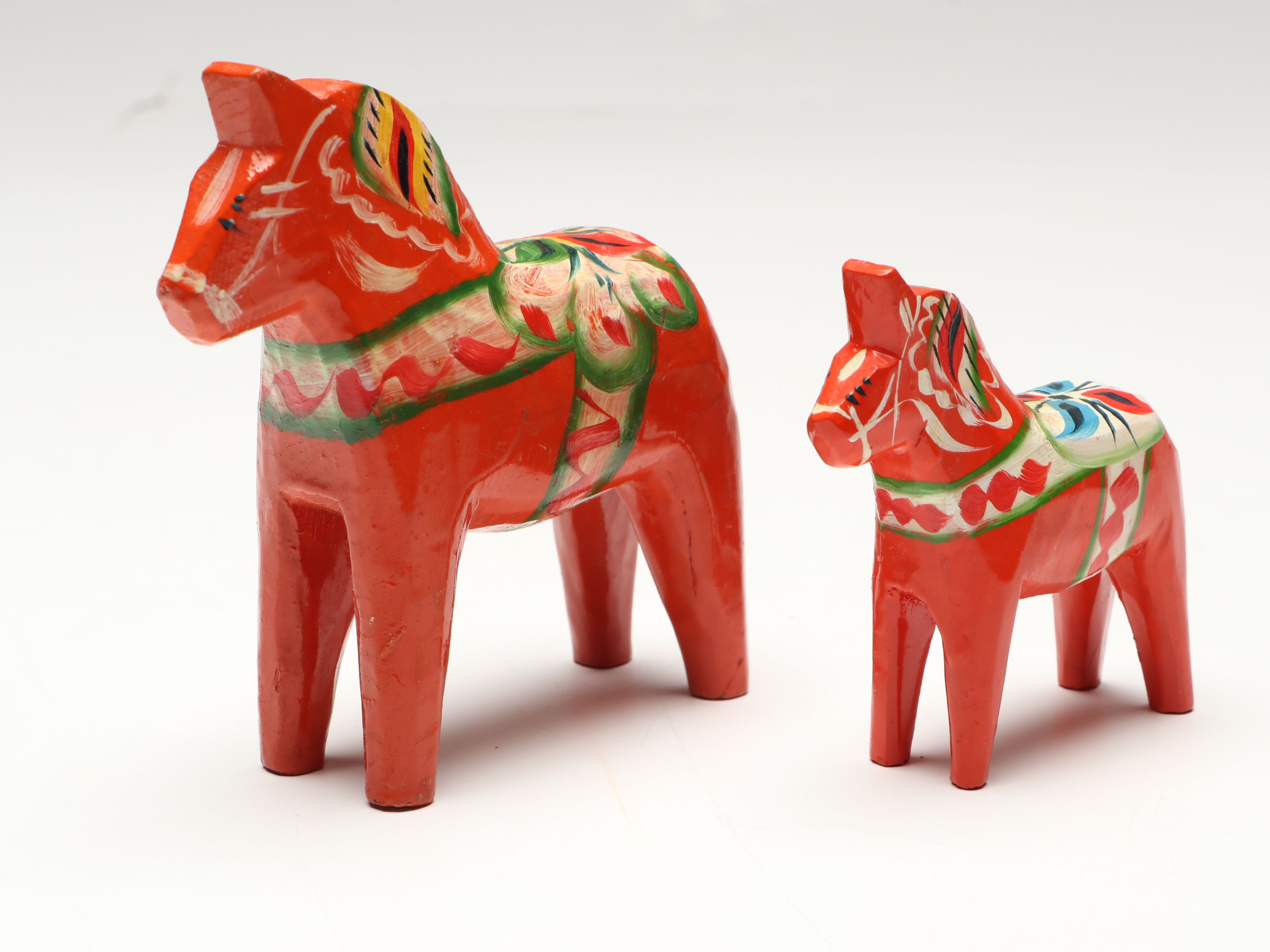 Swedish Dalahäst Hand-Painted Folk Art Figurines
