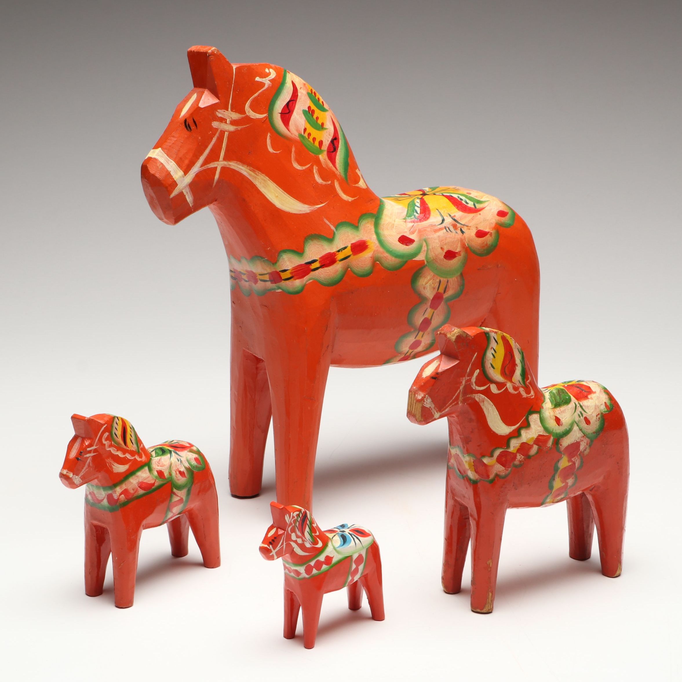 Swedish Dalahäst Hand-Painted Folk Art Figurines