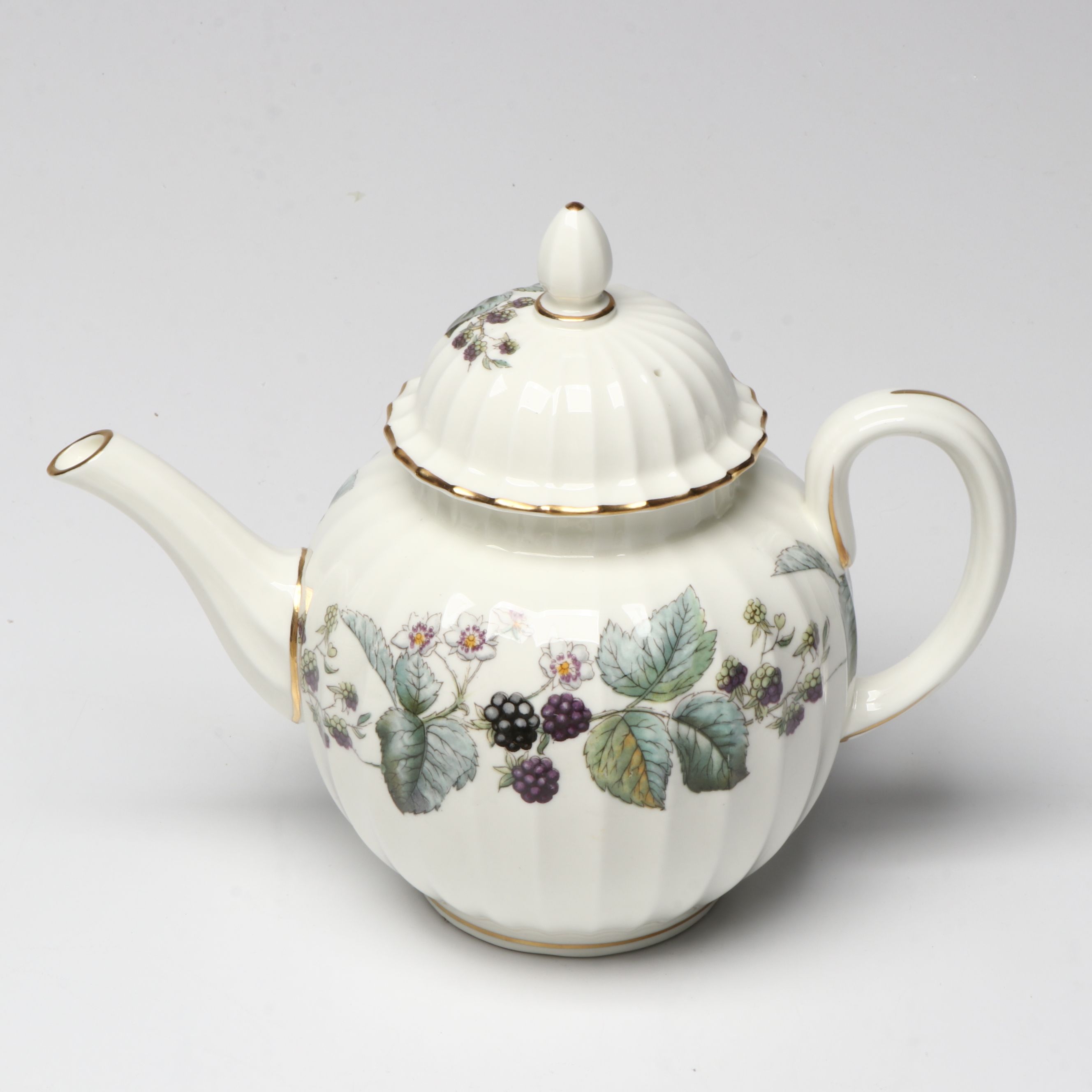 Royal Worcester "Lavinia" Porcelain Tableware with Woven Trivets